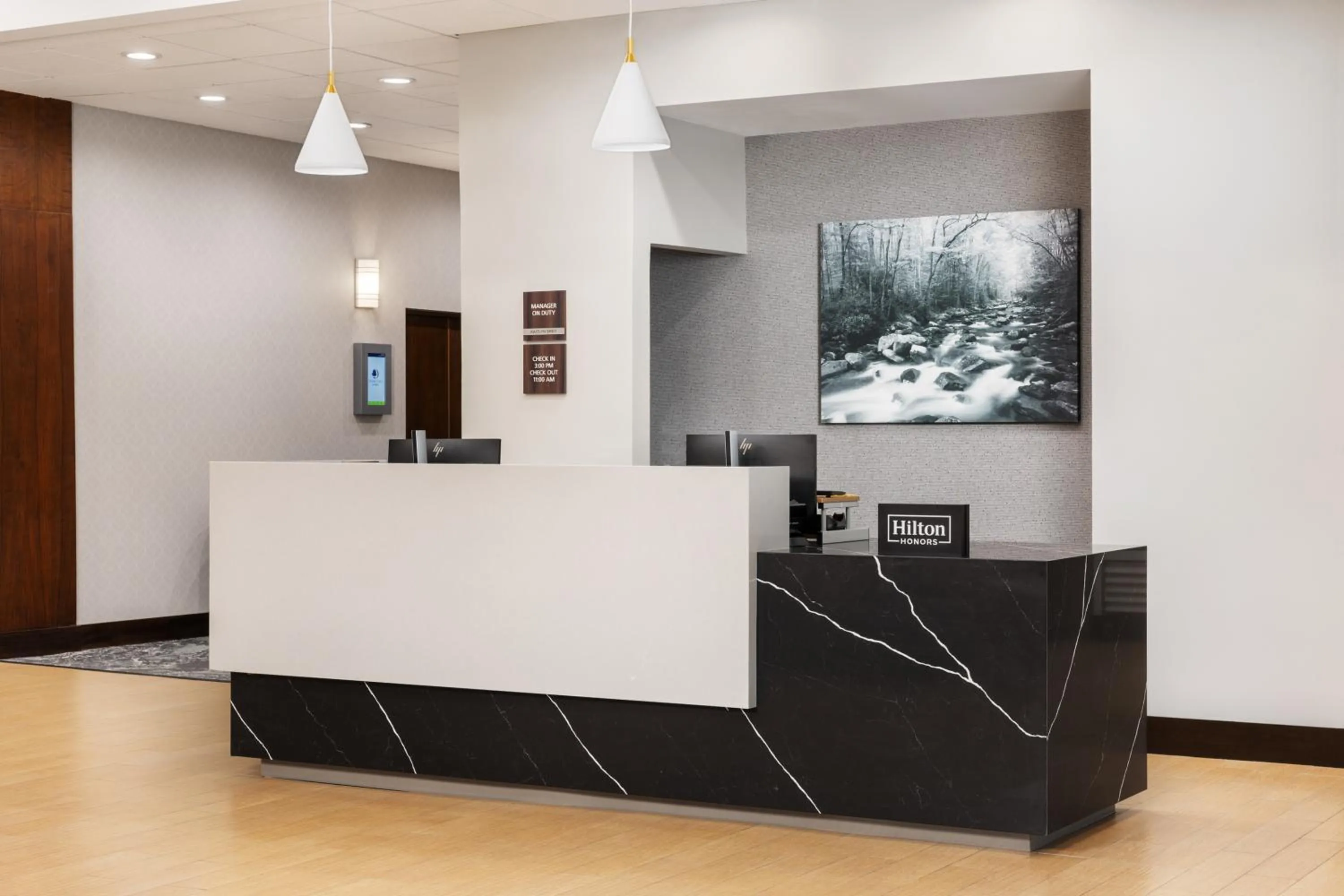 Lobby or reception in Doubletree By Hilton Greensboro Airport
