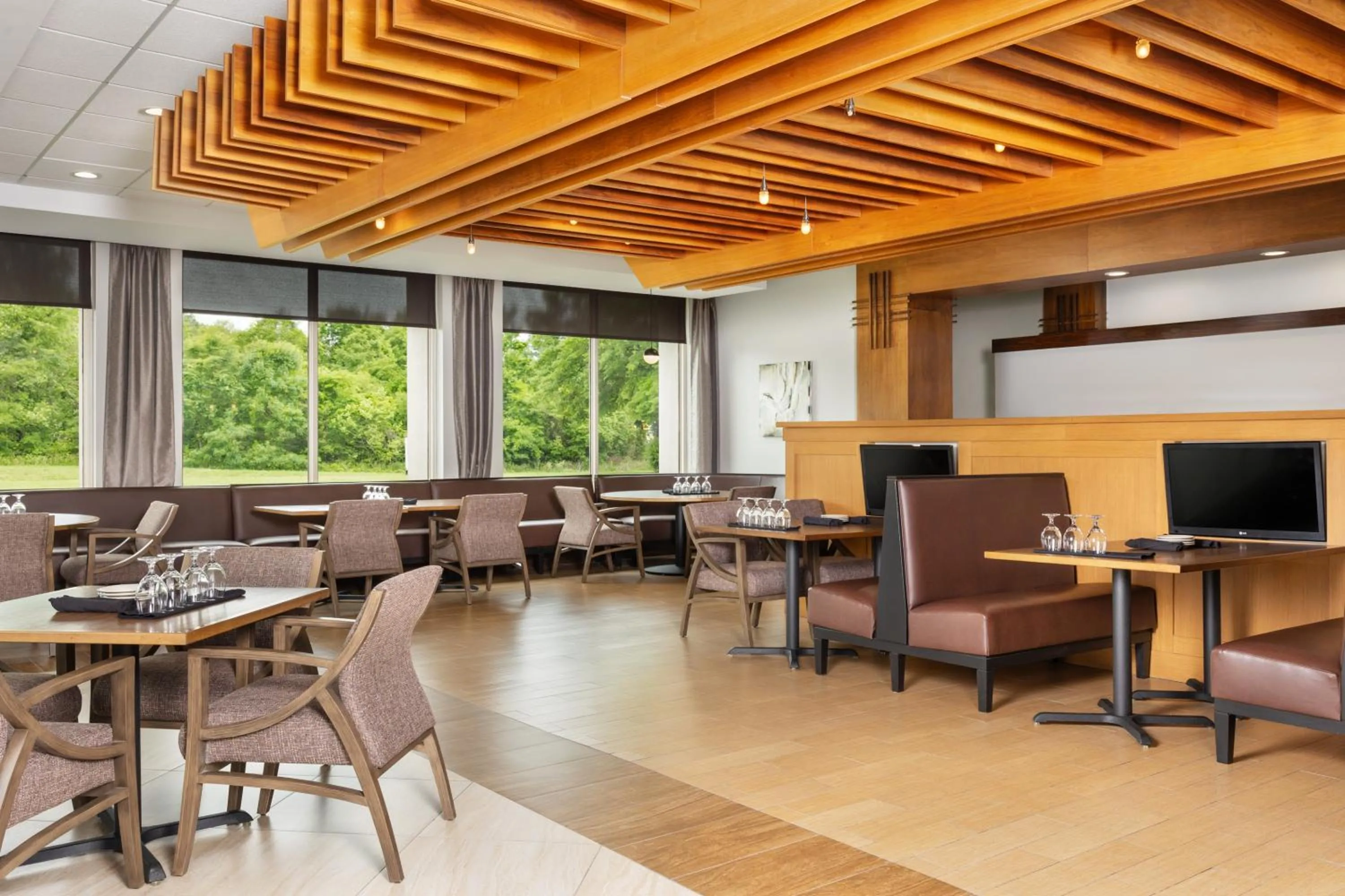 Restaurant/places to eat in Doubletree By Hilton Greensboro Airport