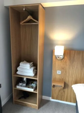 Coffee/tea facilities, Bed in Loch Lomond Hotel