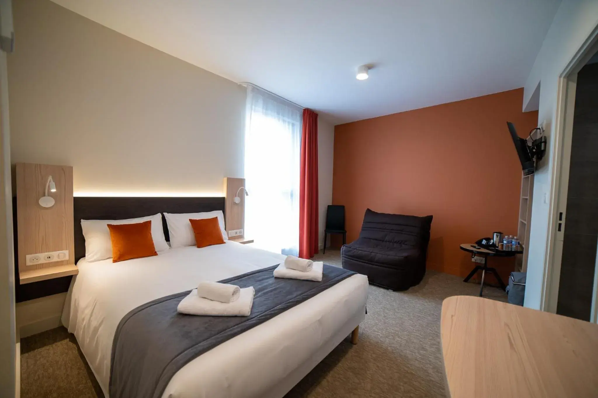 Triple Room in Hôtel - Restaurant Le MITIGANA Triple Room in Hôtel - Restaurant Le MITIGANA