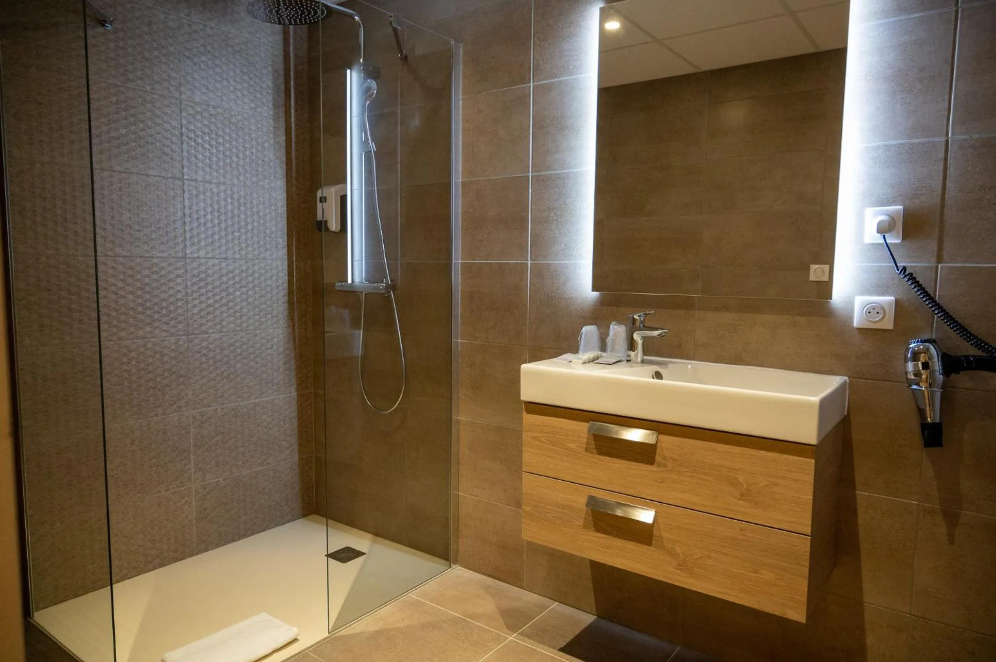 Bathroom in Hôtel - Restaurant Le MITIGANA