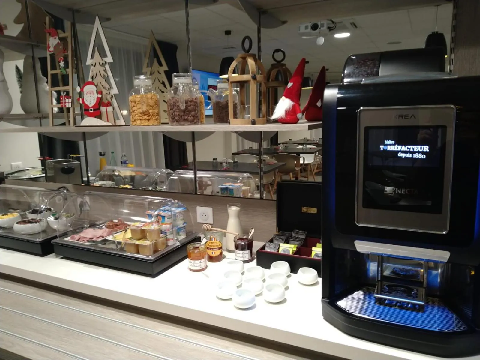 Breakfast in Hôtel - Restaurant Le MITIGANA