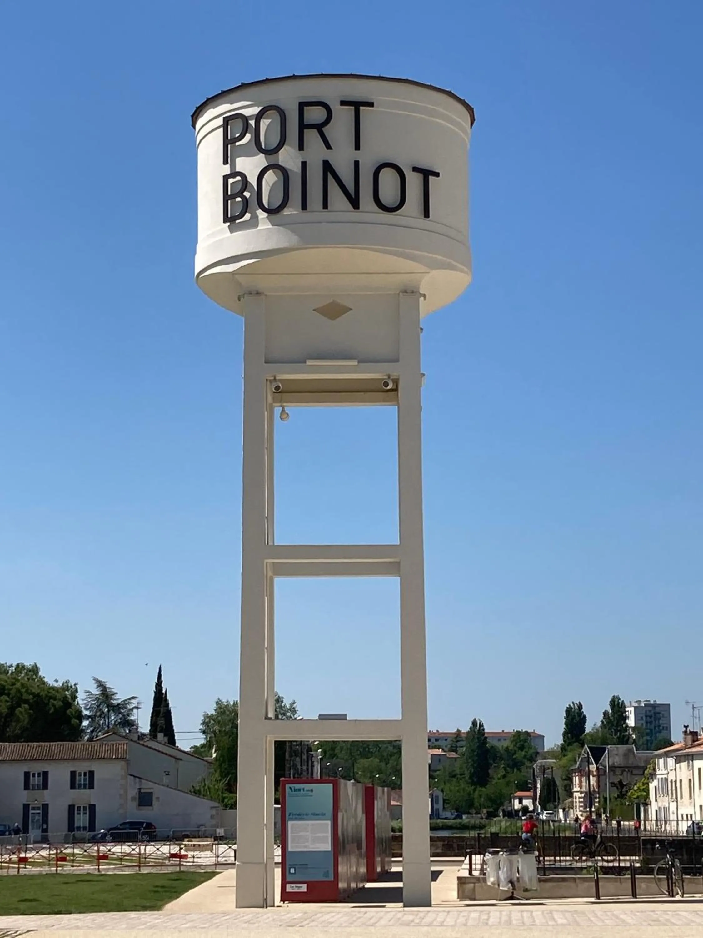Nearby landmark in Chambres d'hôtes - La Maison 19