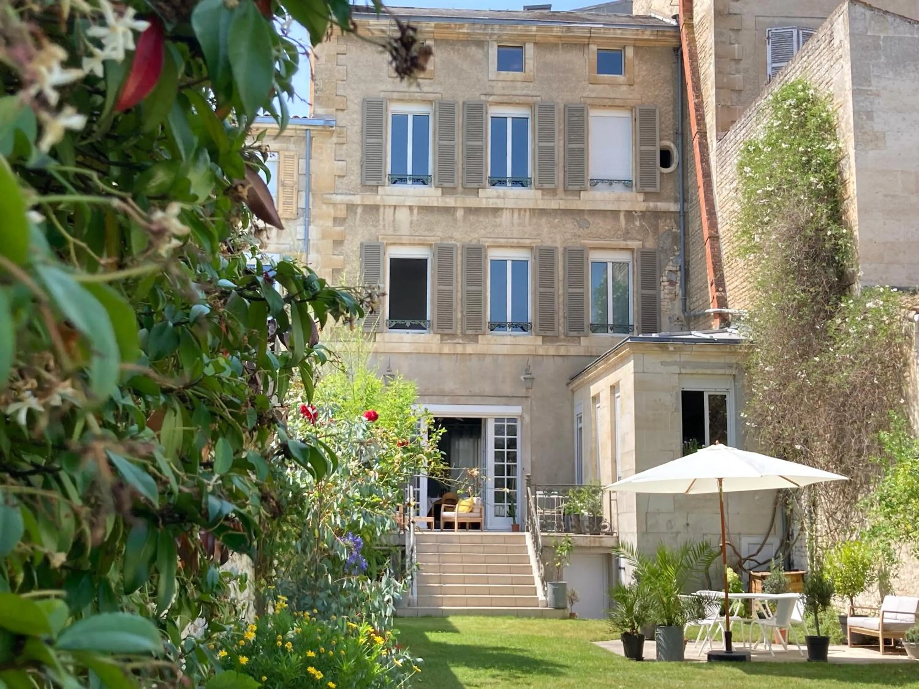 Property building in Chambres d'hôtes - La Maison 19