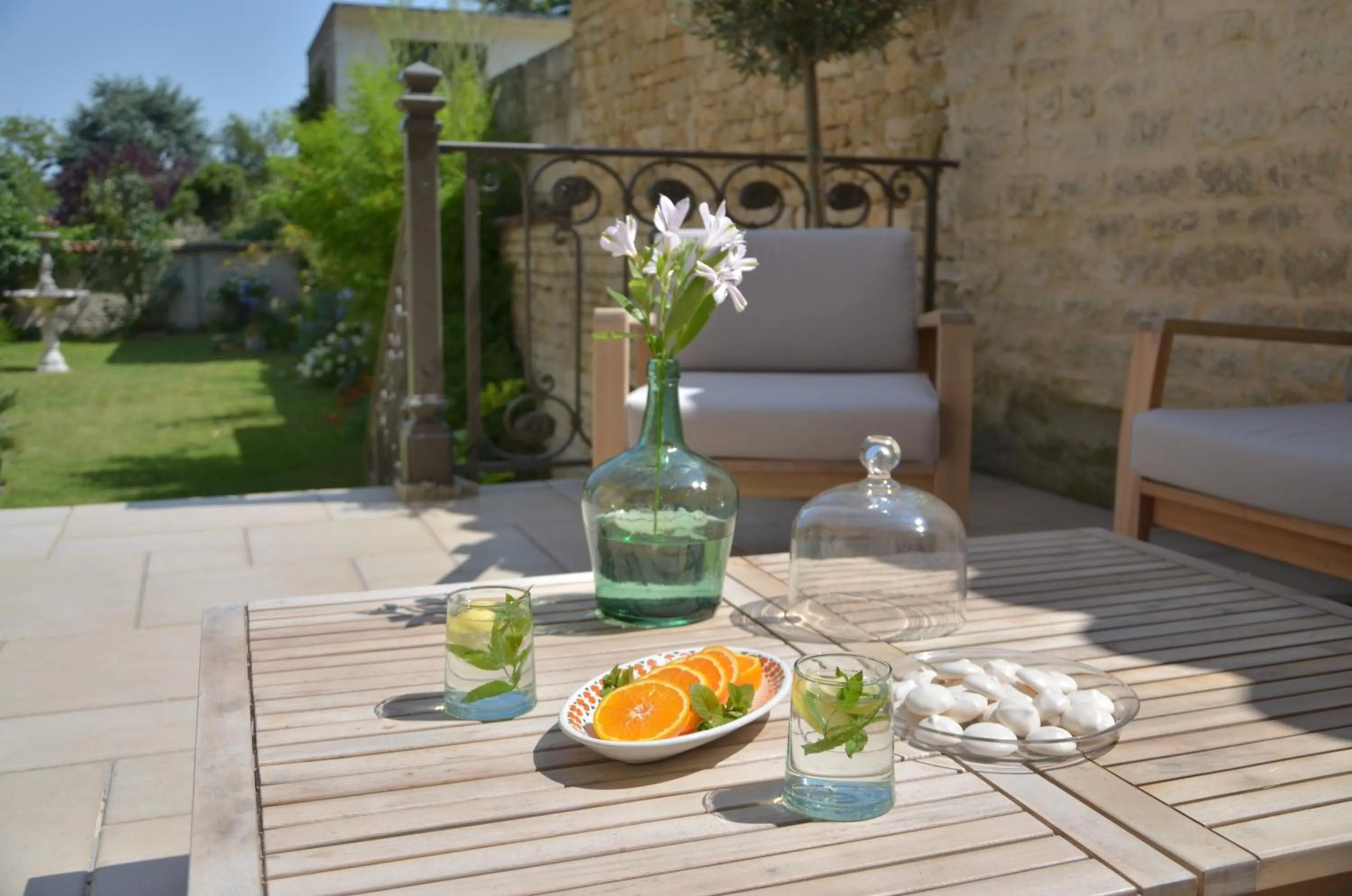 Garden view in Chambres d'hôtes - La Maison 19