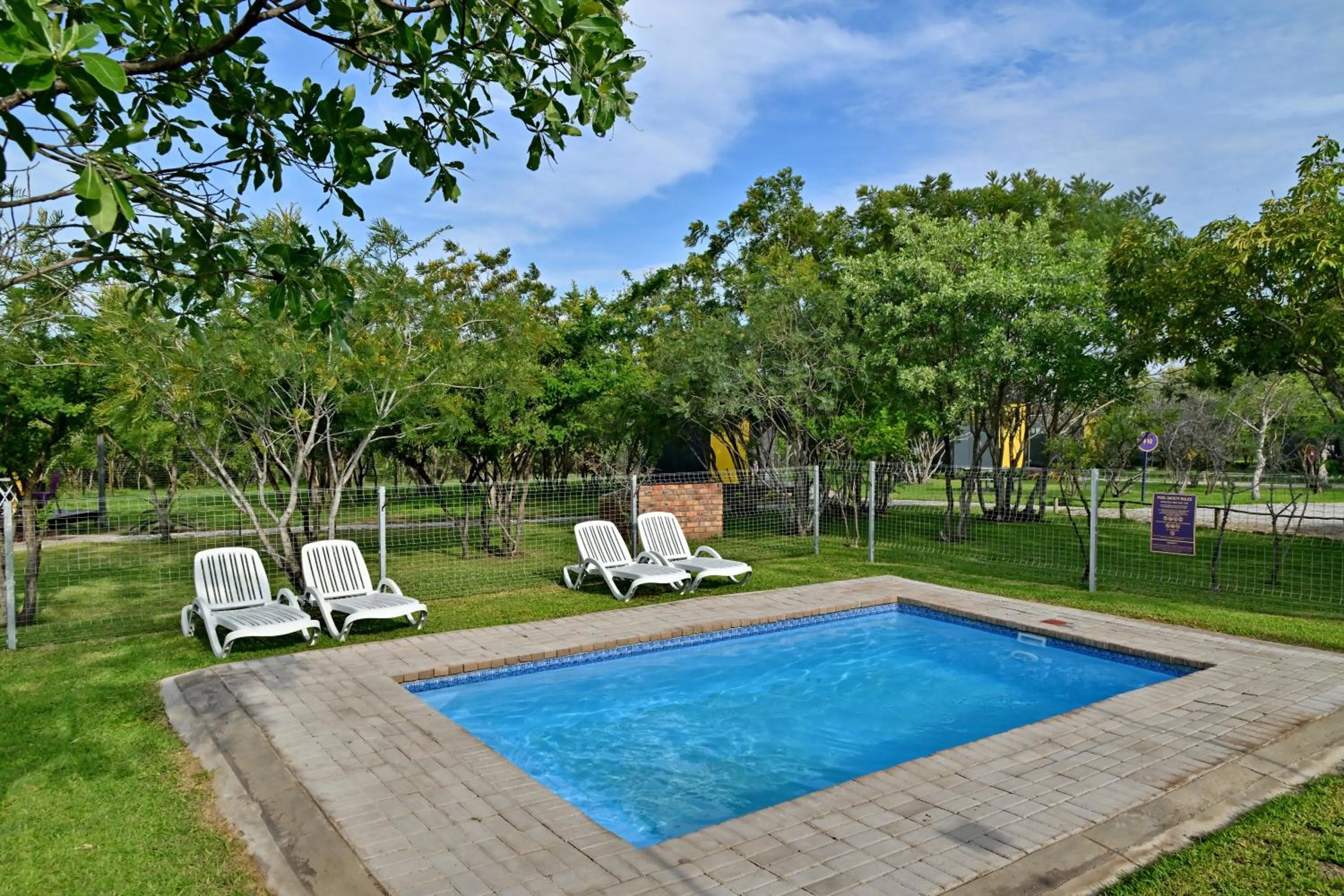 Swimming pool in SleepOver Orpen Gate