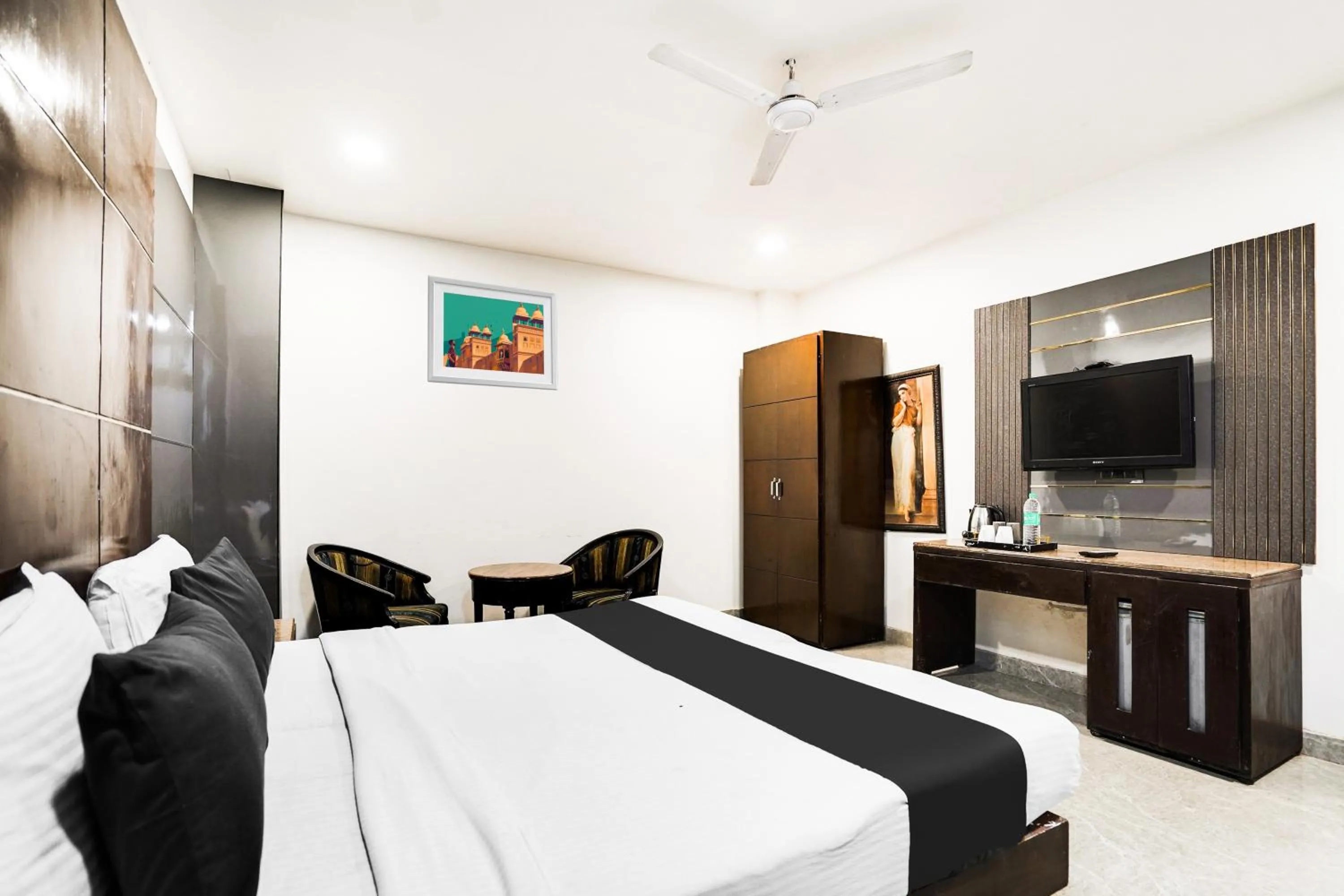 Bedroom, Bed in Super Hotel O Grand Peepal