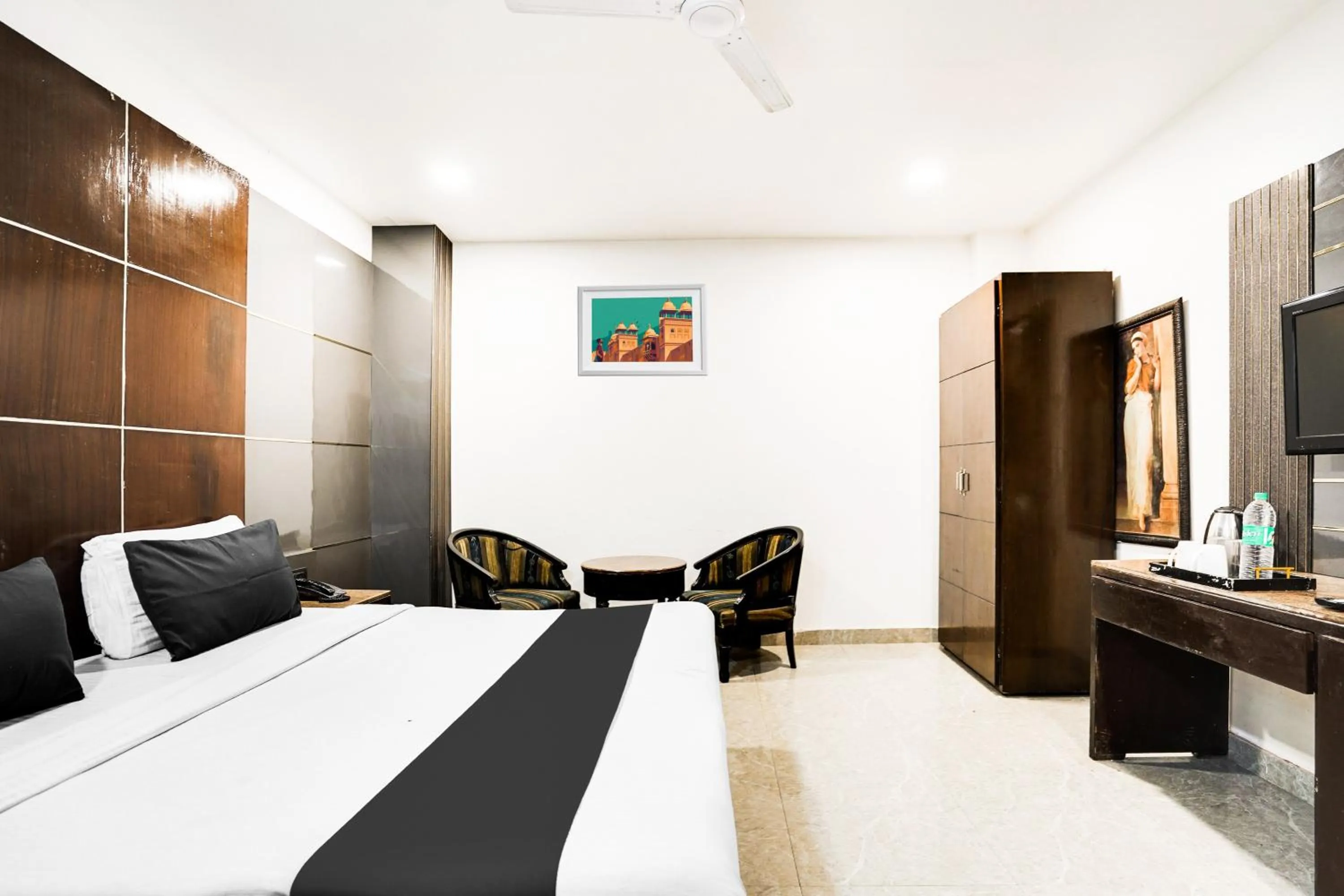 Bedroom, Bed in Super Hotel O Grand Peepal
