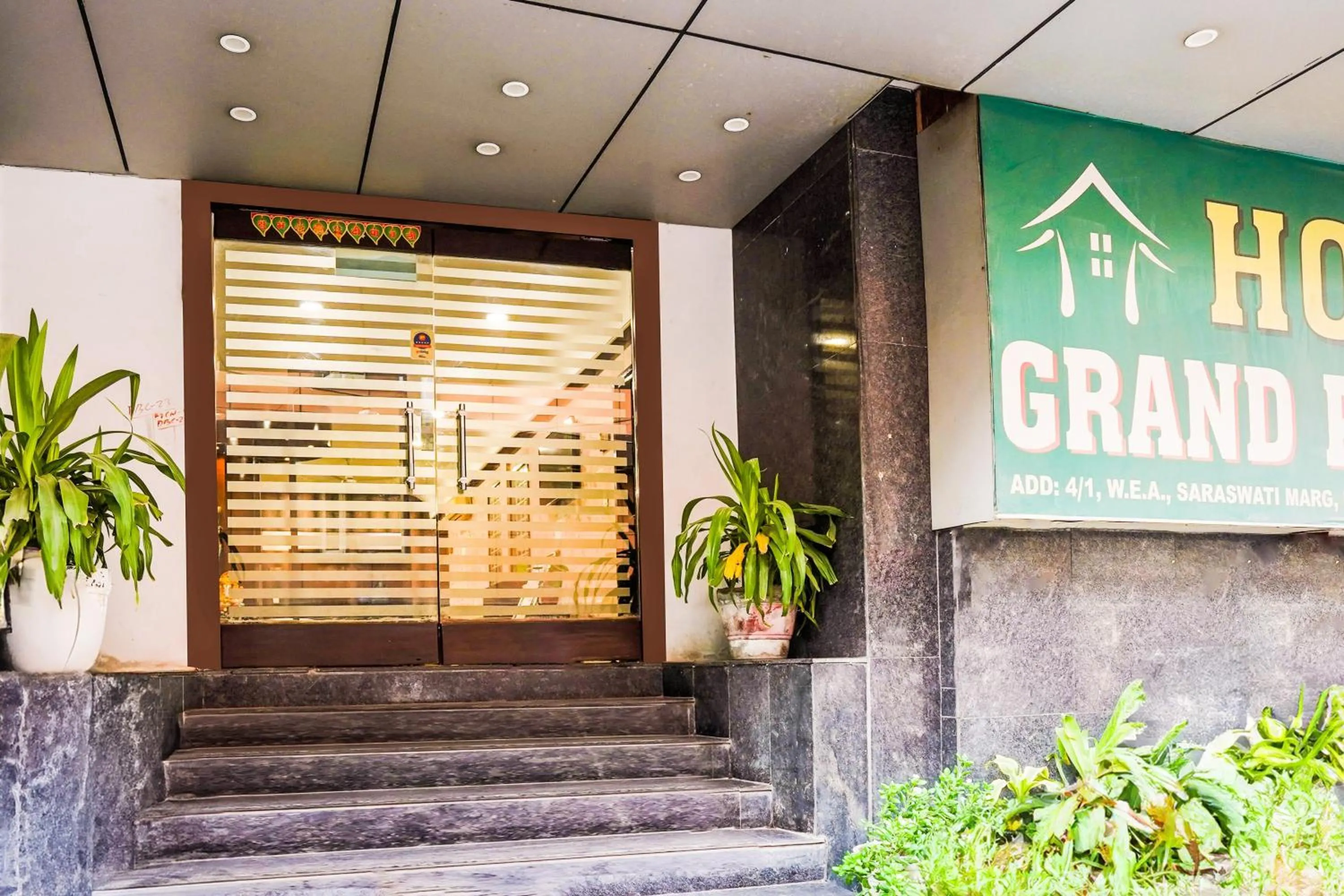 Facade/entrance in Super Hotel O Grand Peepal