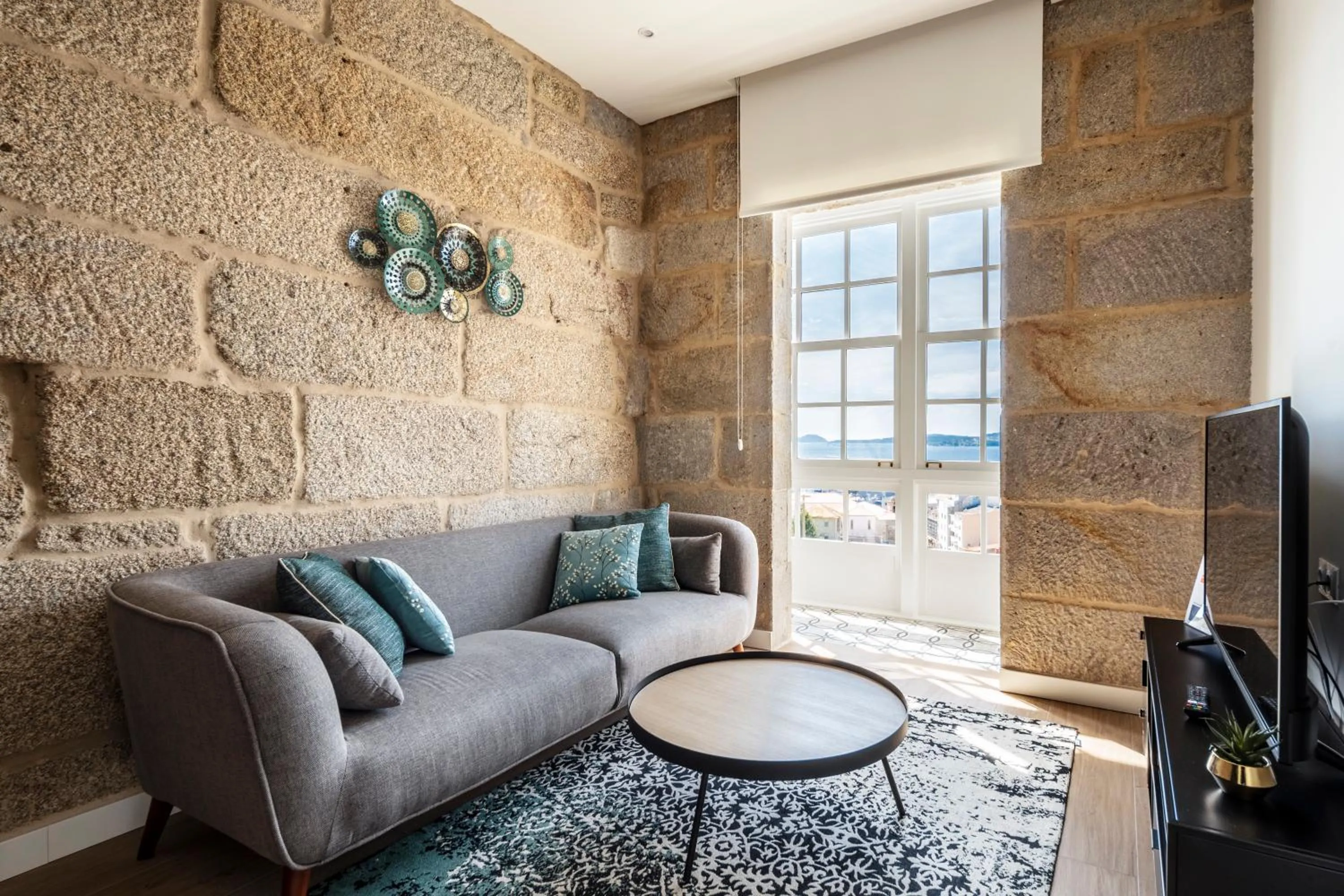 Living room in Bow Homes by Como en Casa