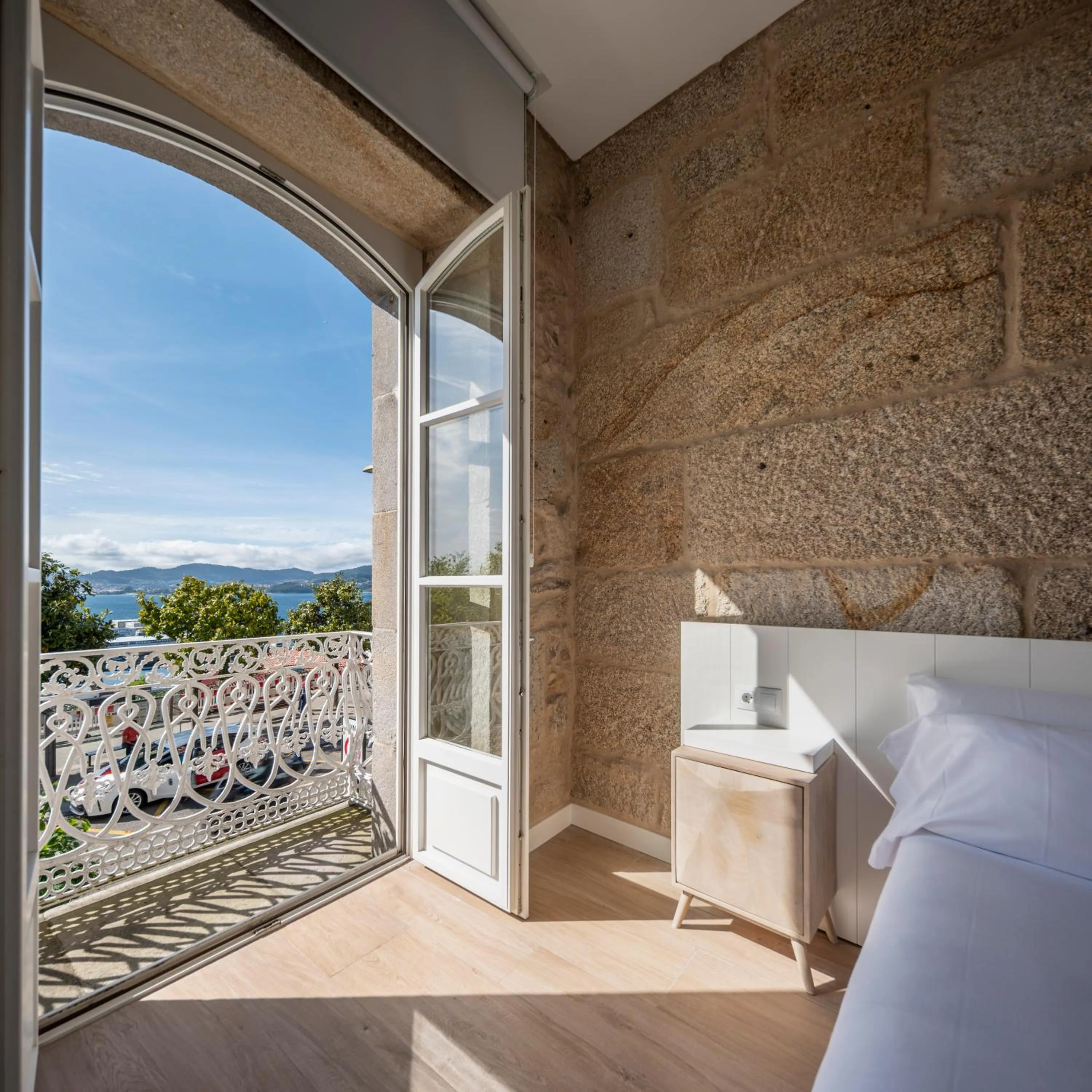 Bed in Bow Homes by Como en Casa