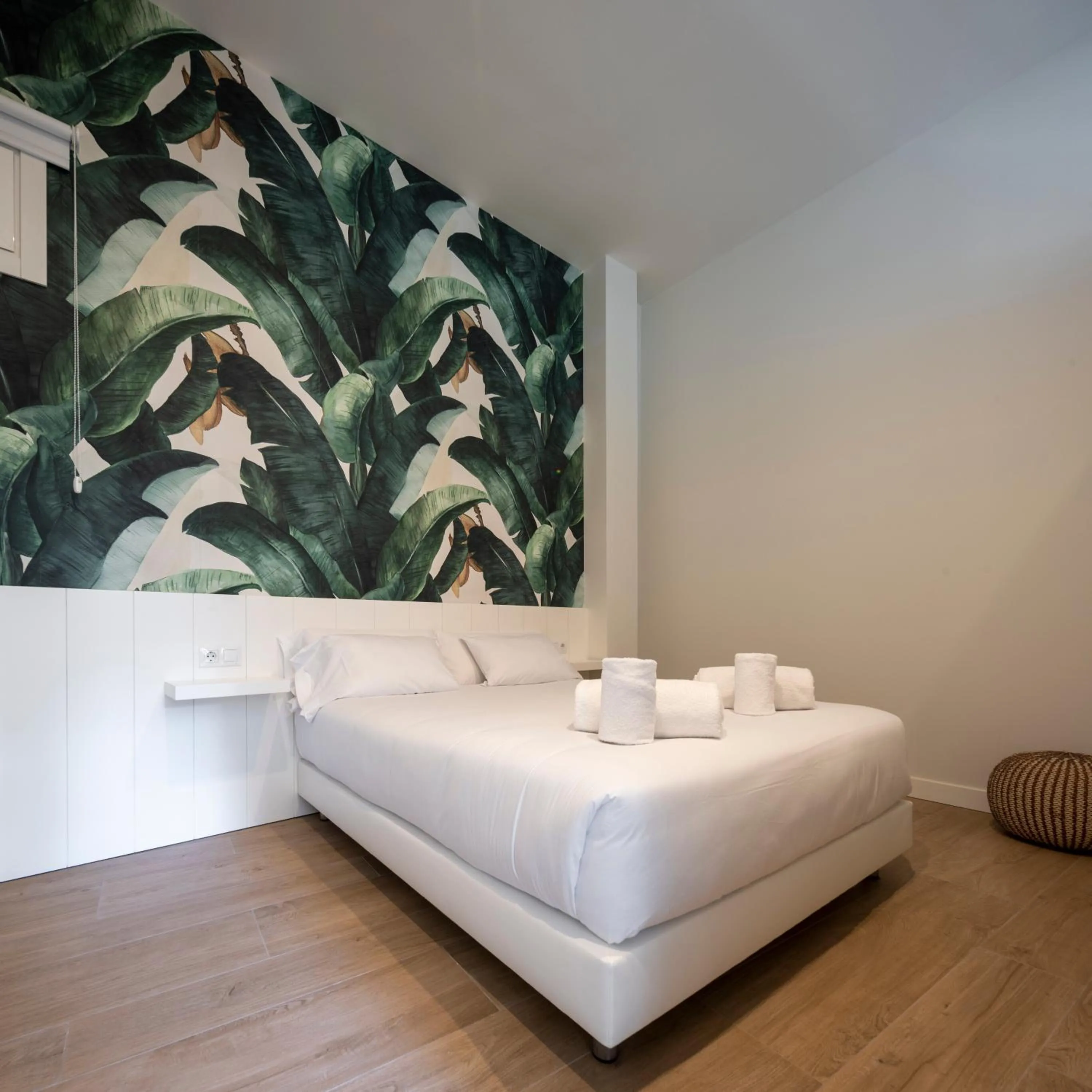 Bed in Bow Homes by Como en Casa