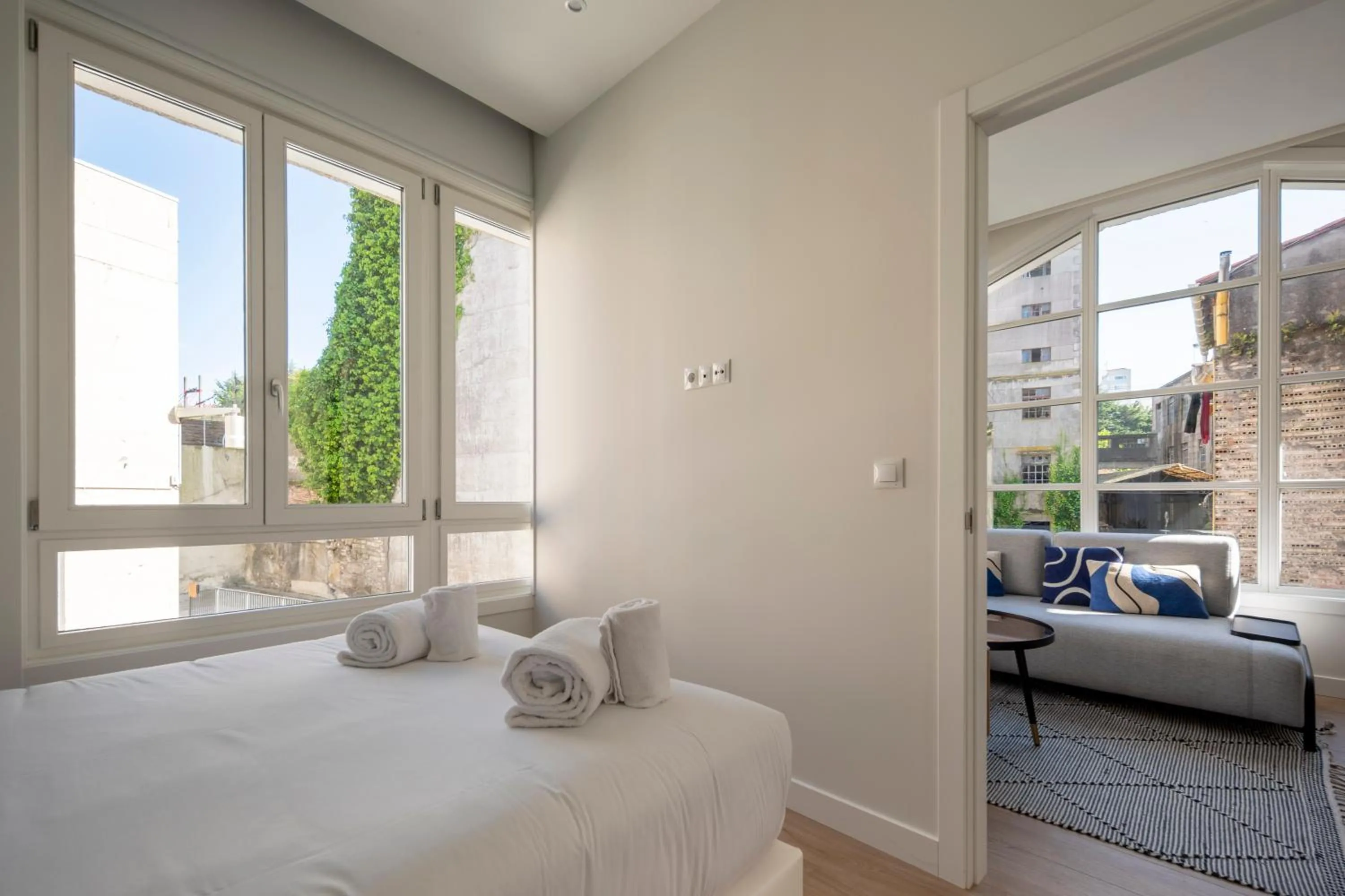 Bed in Bow Homes by Como en Casa