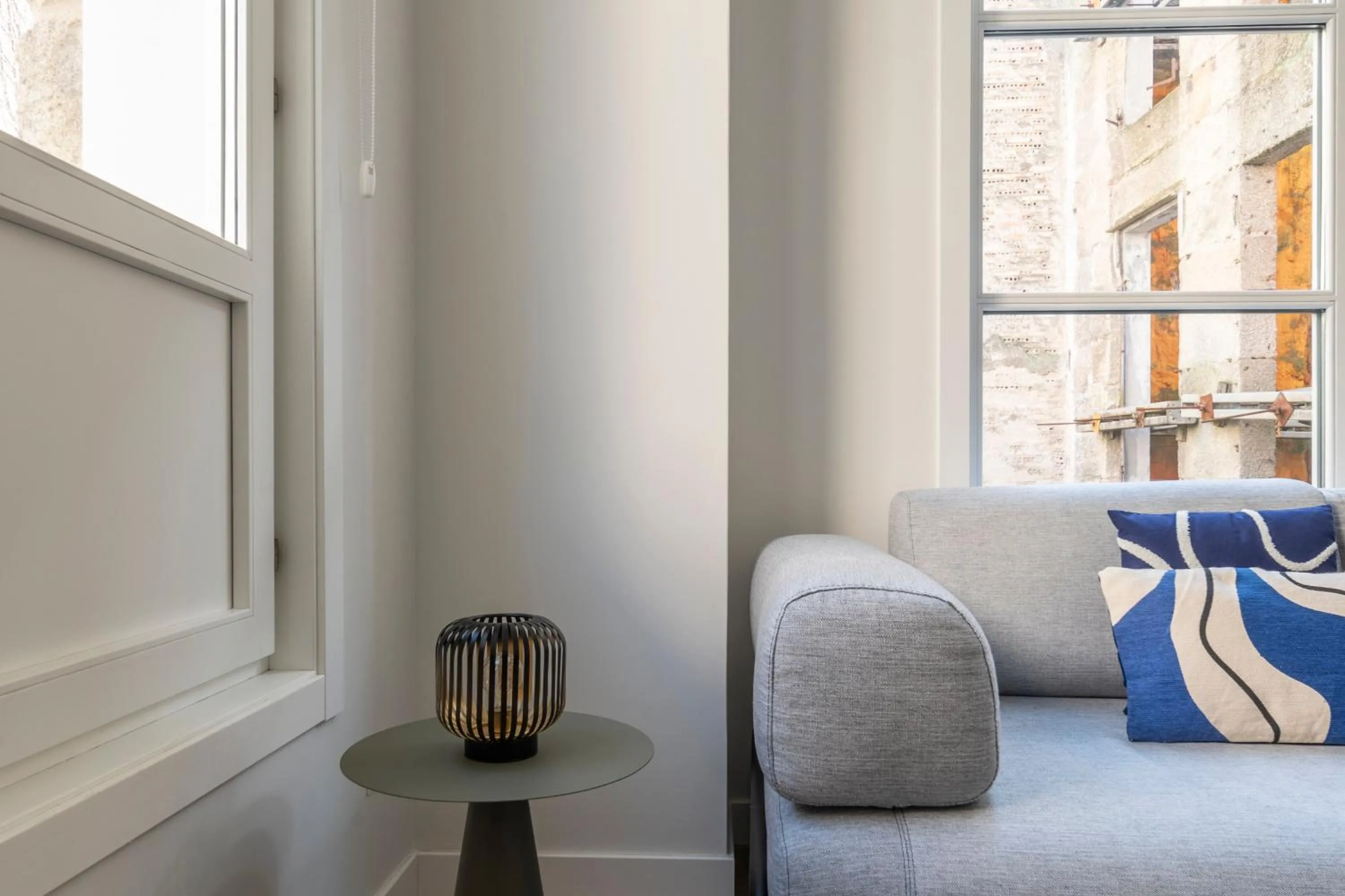 Living room in Bow Homes by Como en Casa