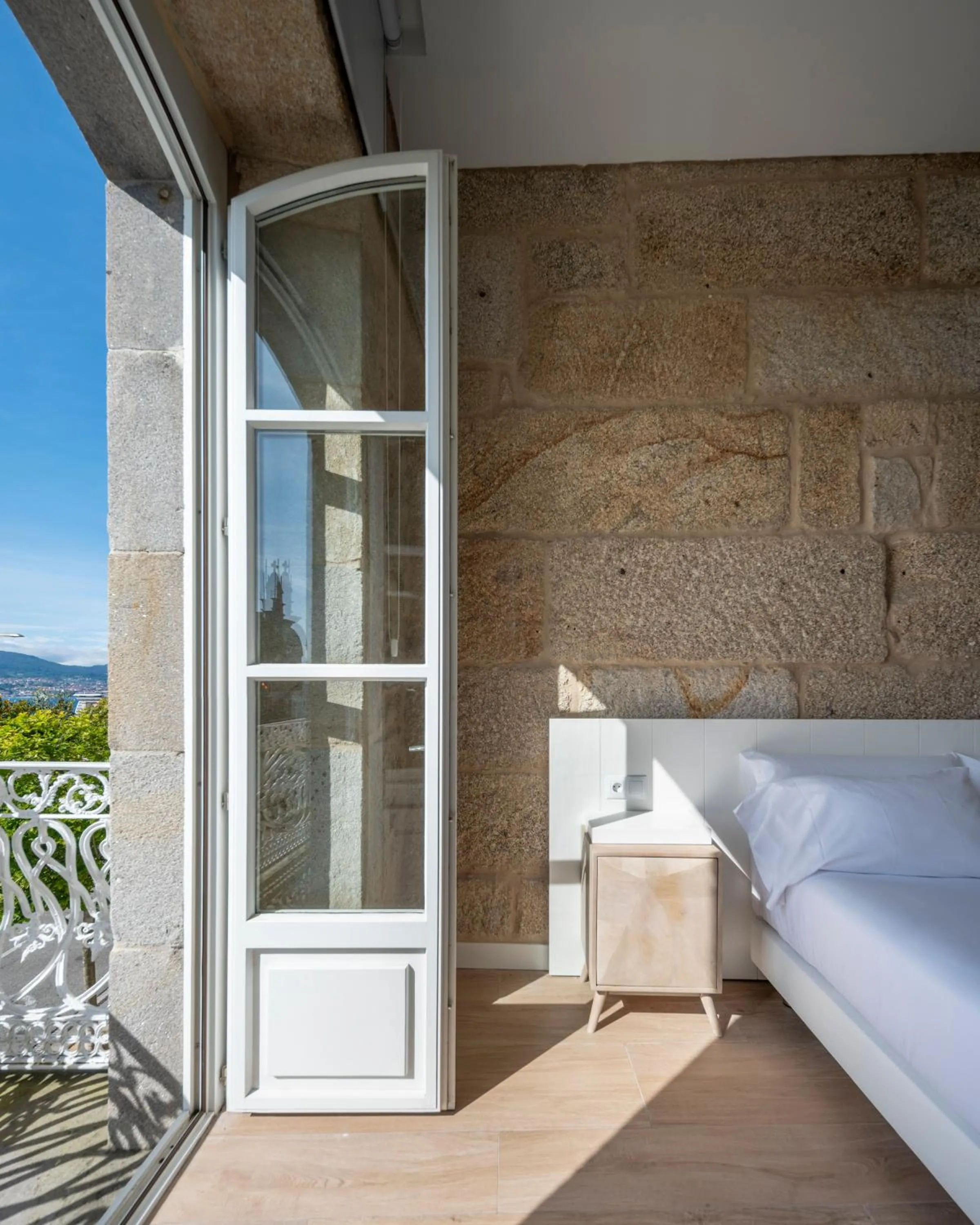 Bed in Bow Homes by Como en Casa
