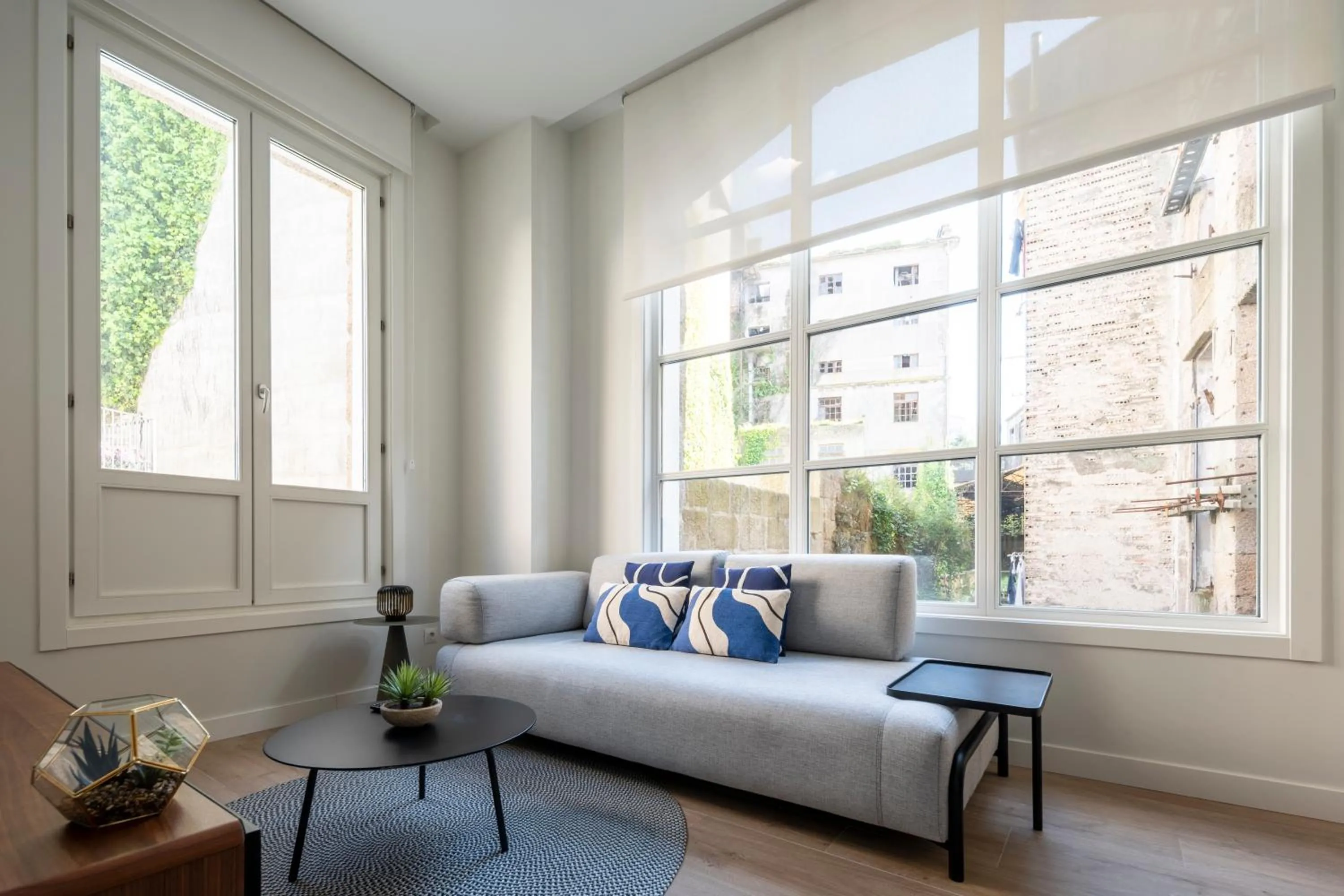 Living room in Bow Homes by Como en Casa