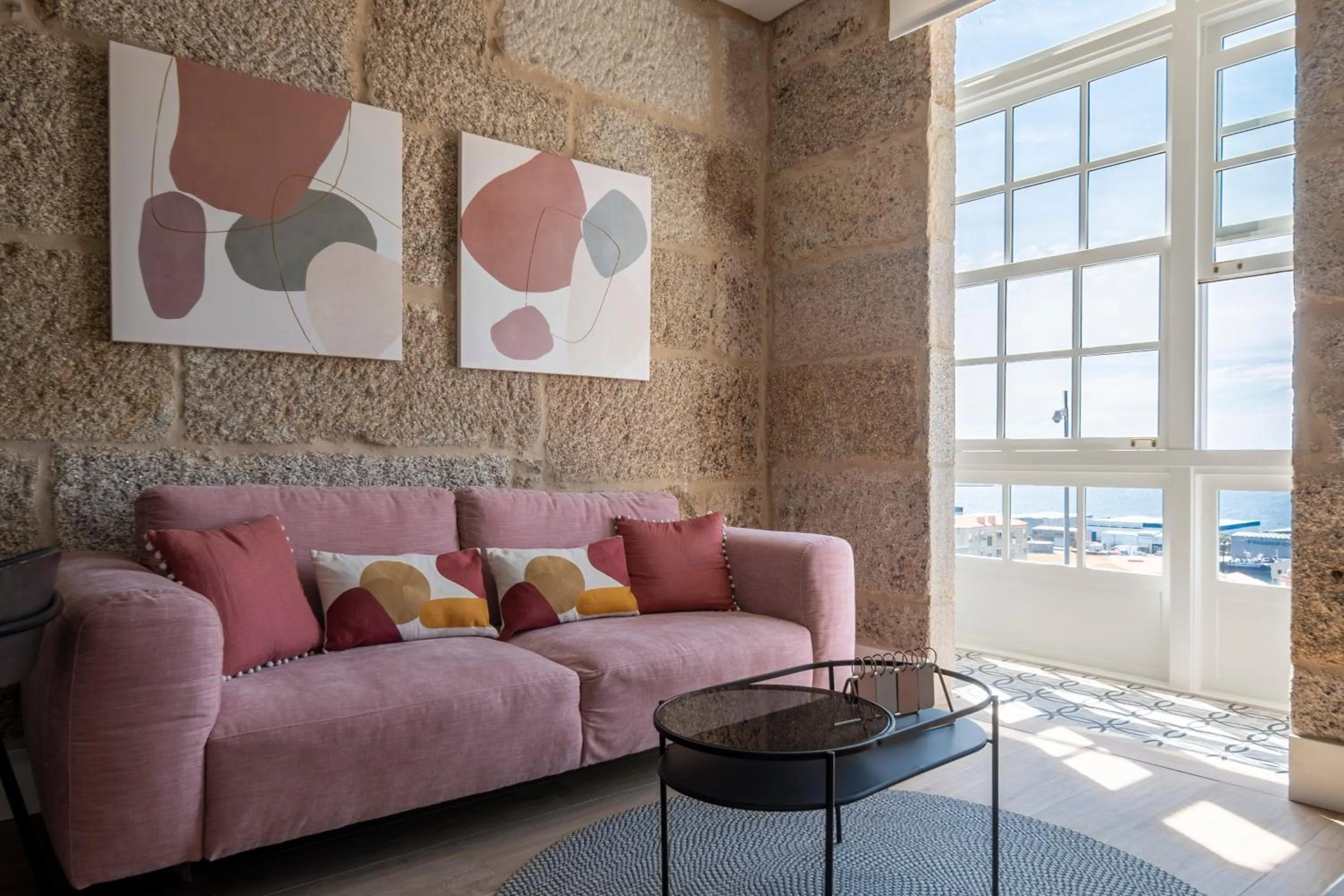 Living room in Bow Homes by Como en Casa
