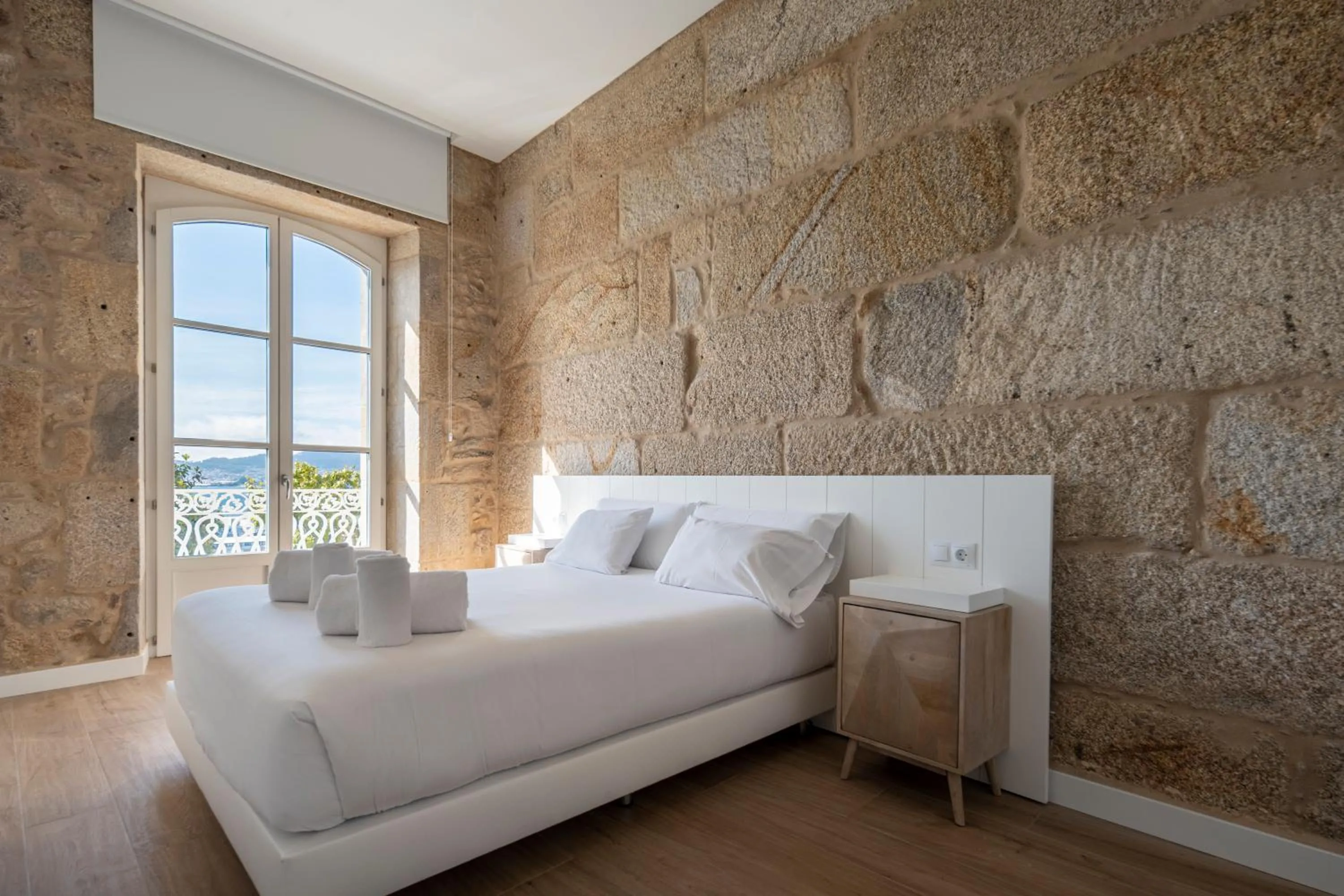Bed in Bow Homes by Como en Casa