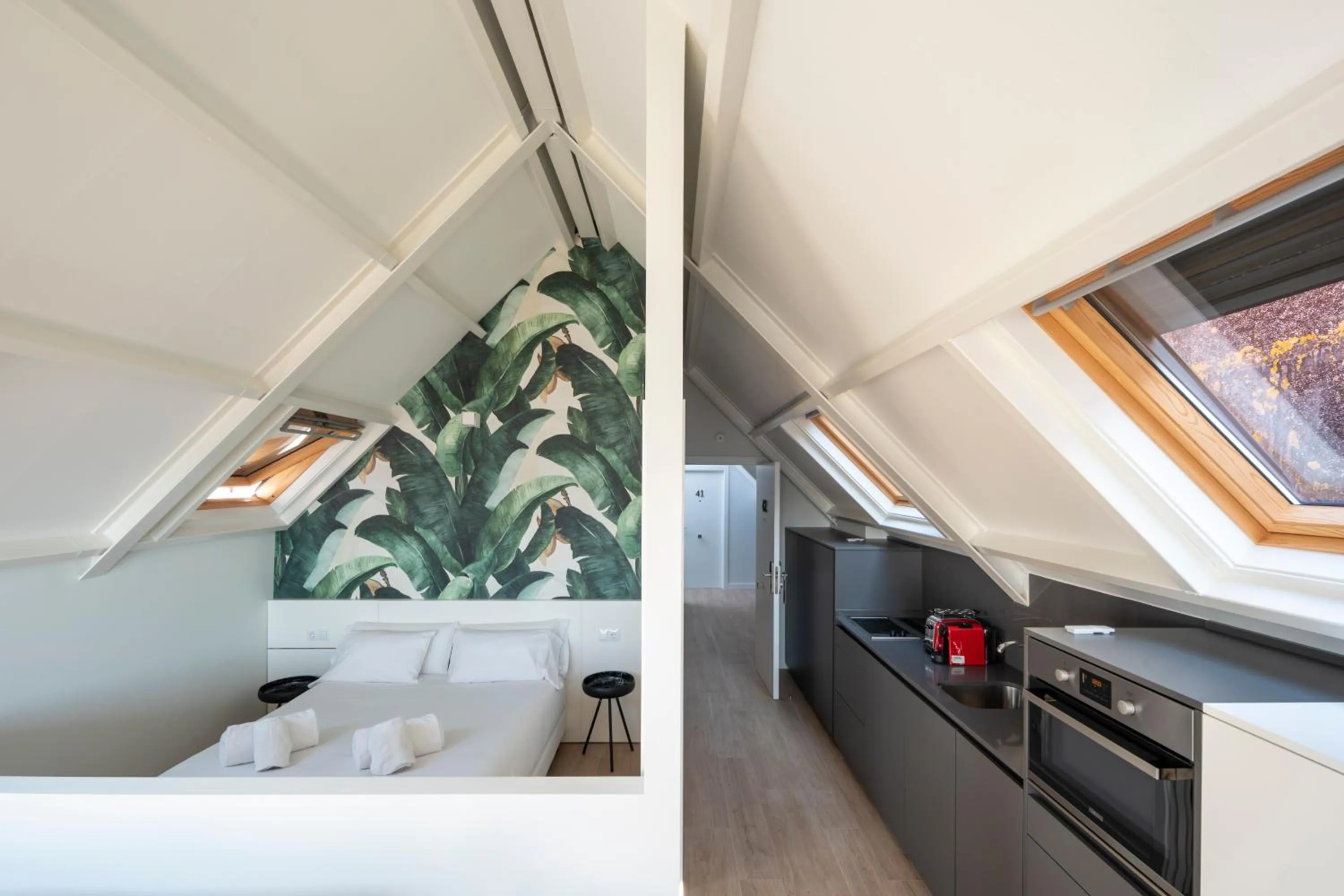 Bed in Bow Homes by Como en Casa