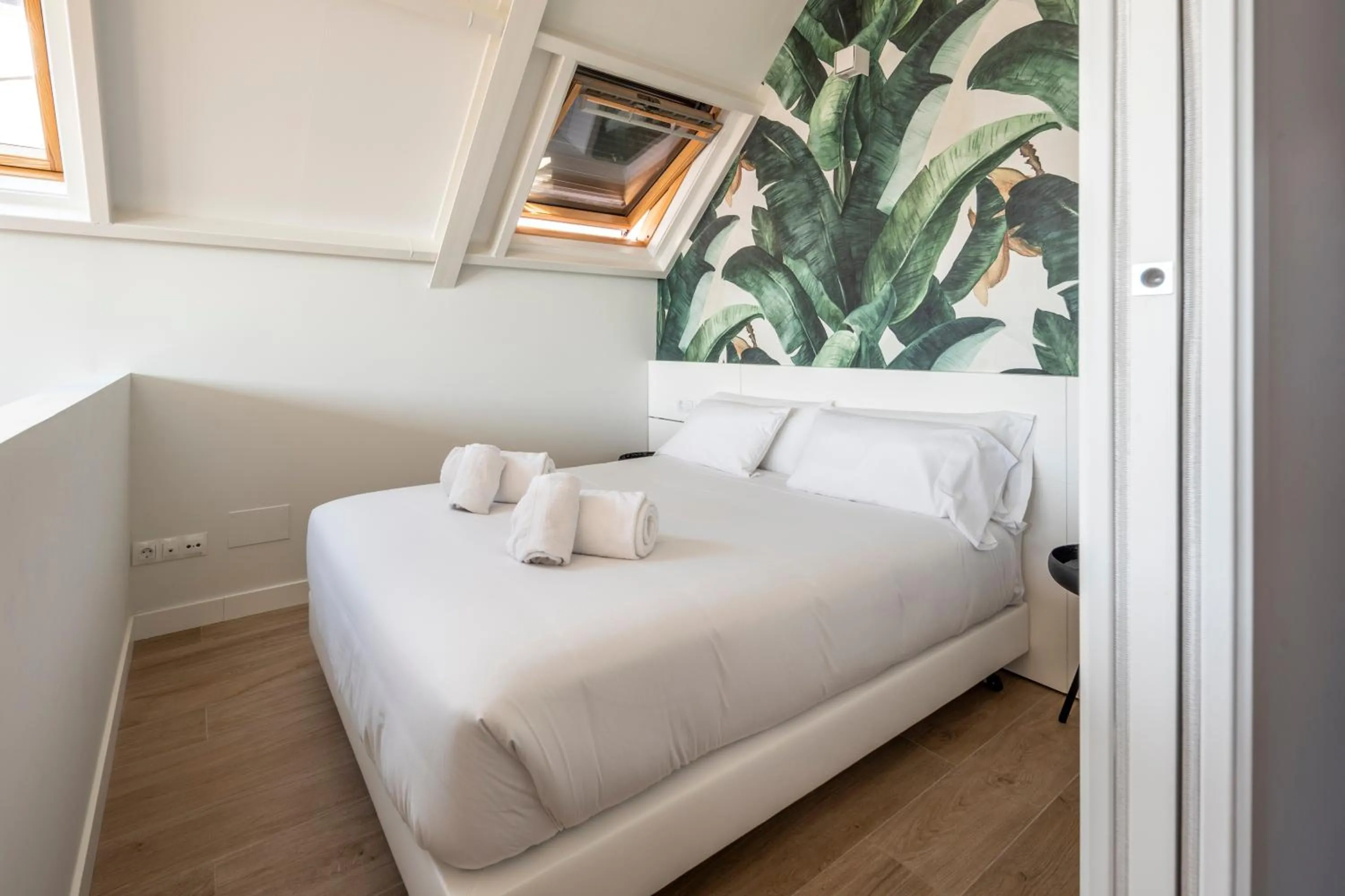 Bed in Bow Homes by Como en Casa