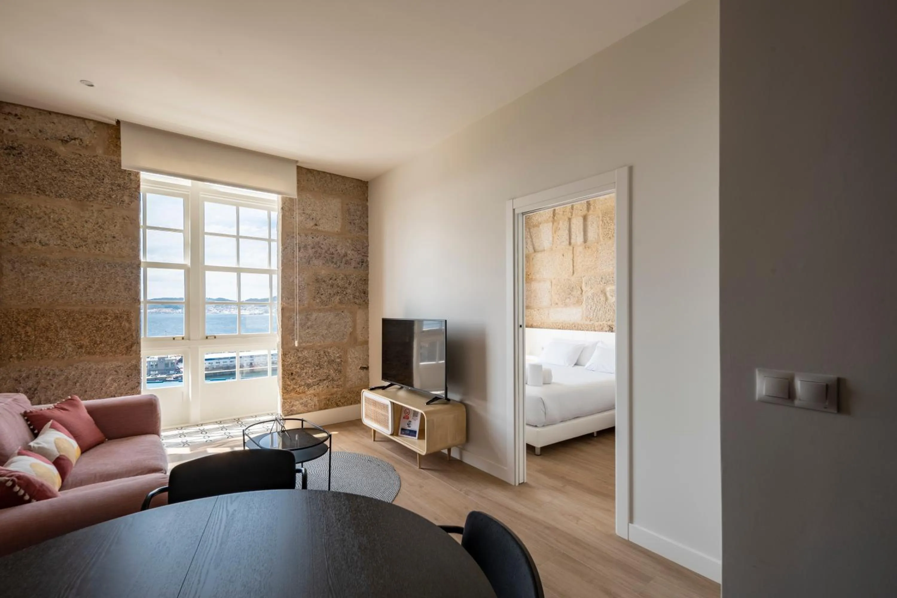 TV and multimedia, Bed in Bow Homes by Como en Casa