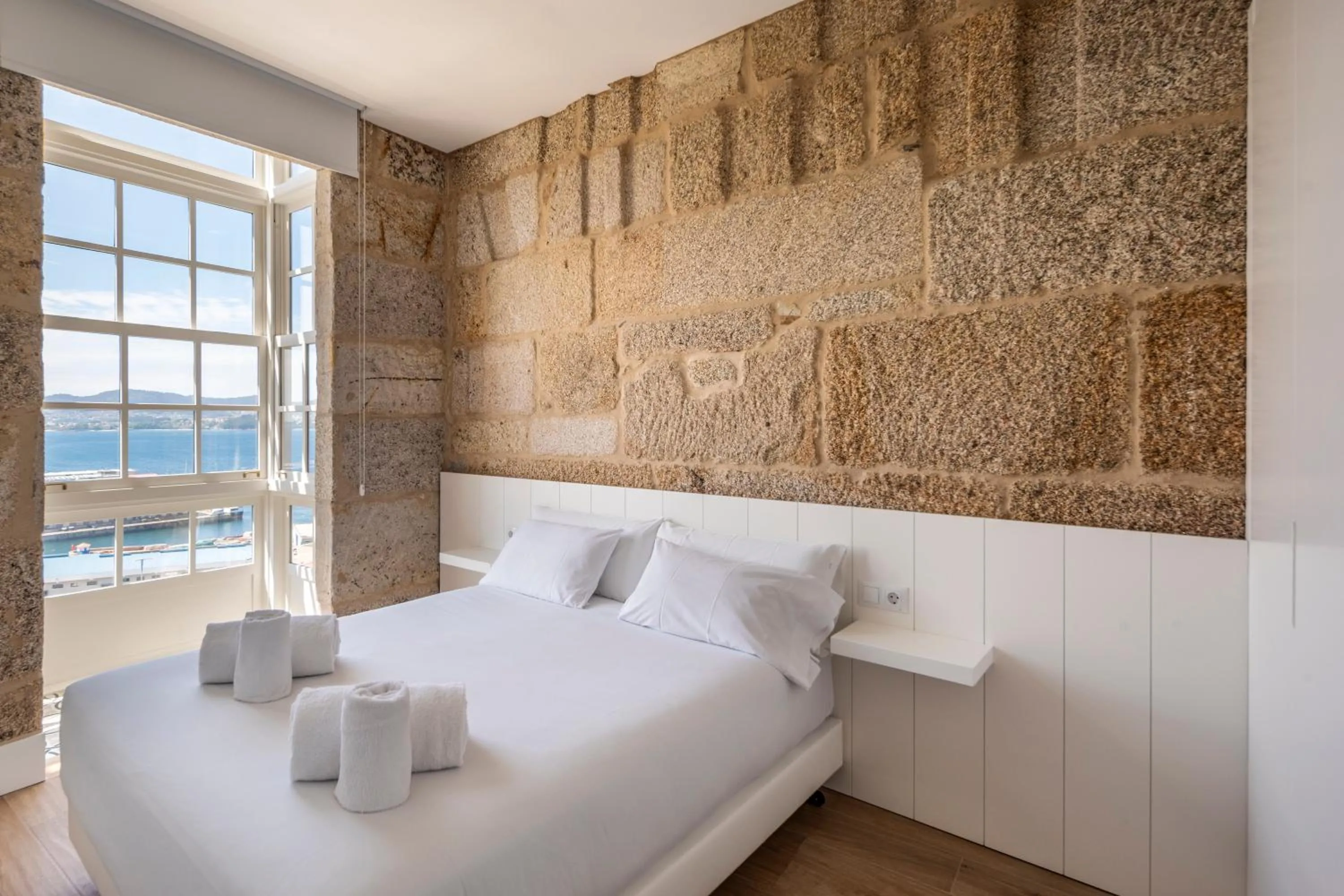 Bed in Bow Homes by Como en Casa