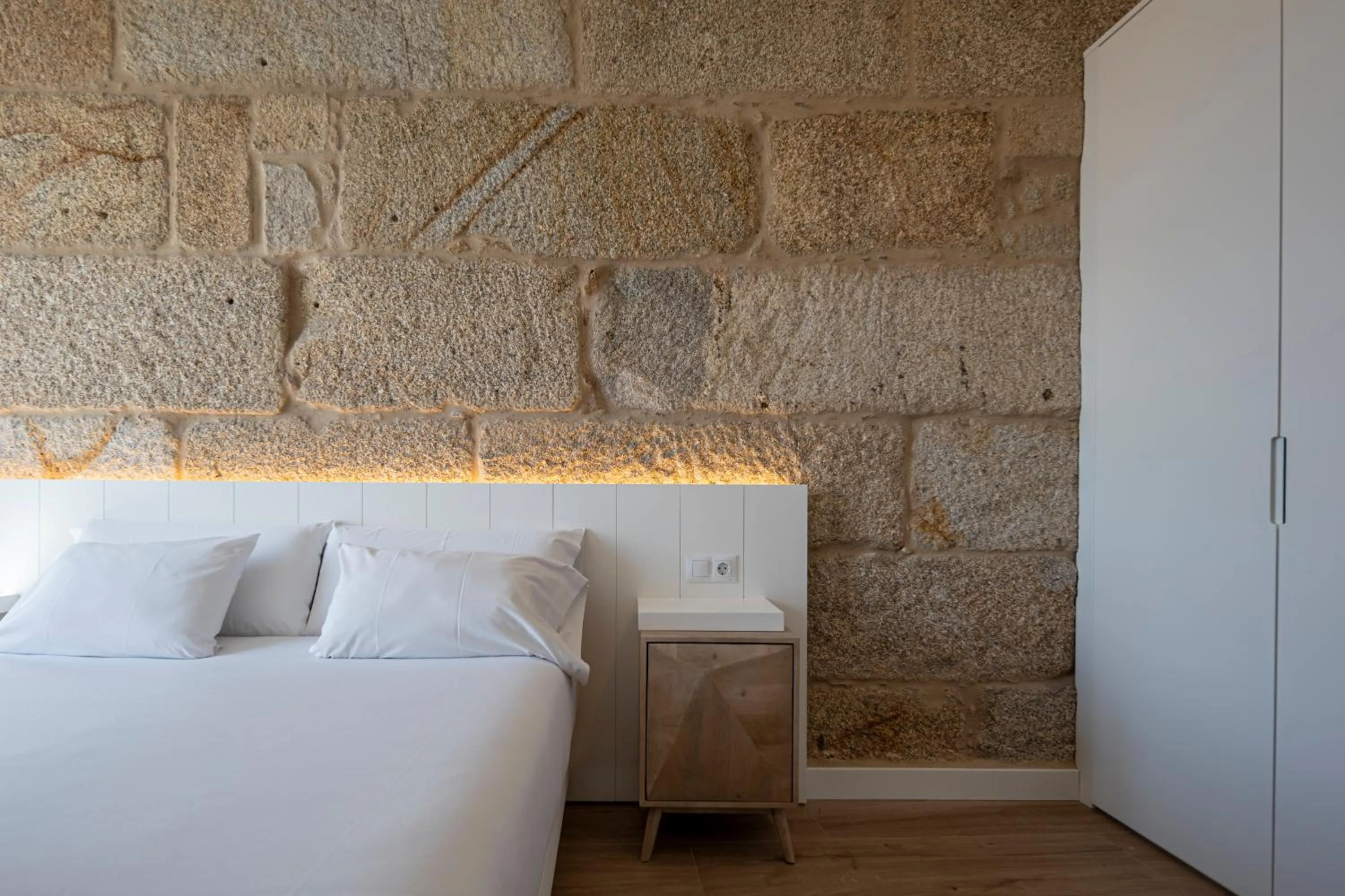 Bed in Bow Homes by Como en Casa
