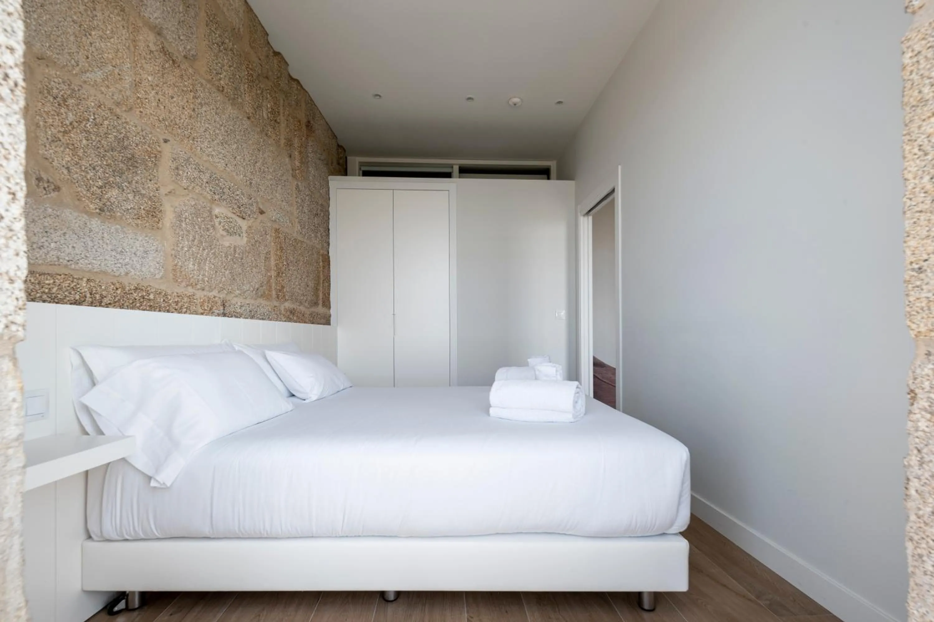 Bed in Bow Homes by Como en Casa