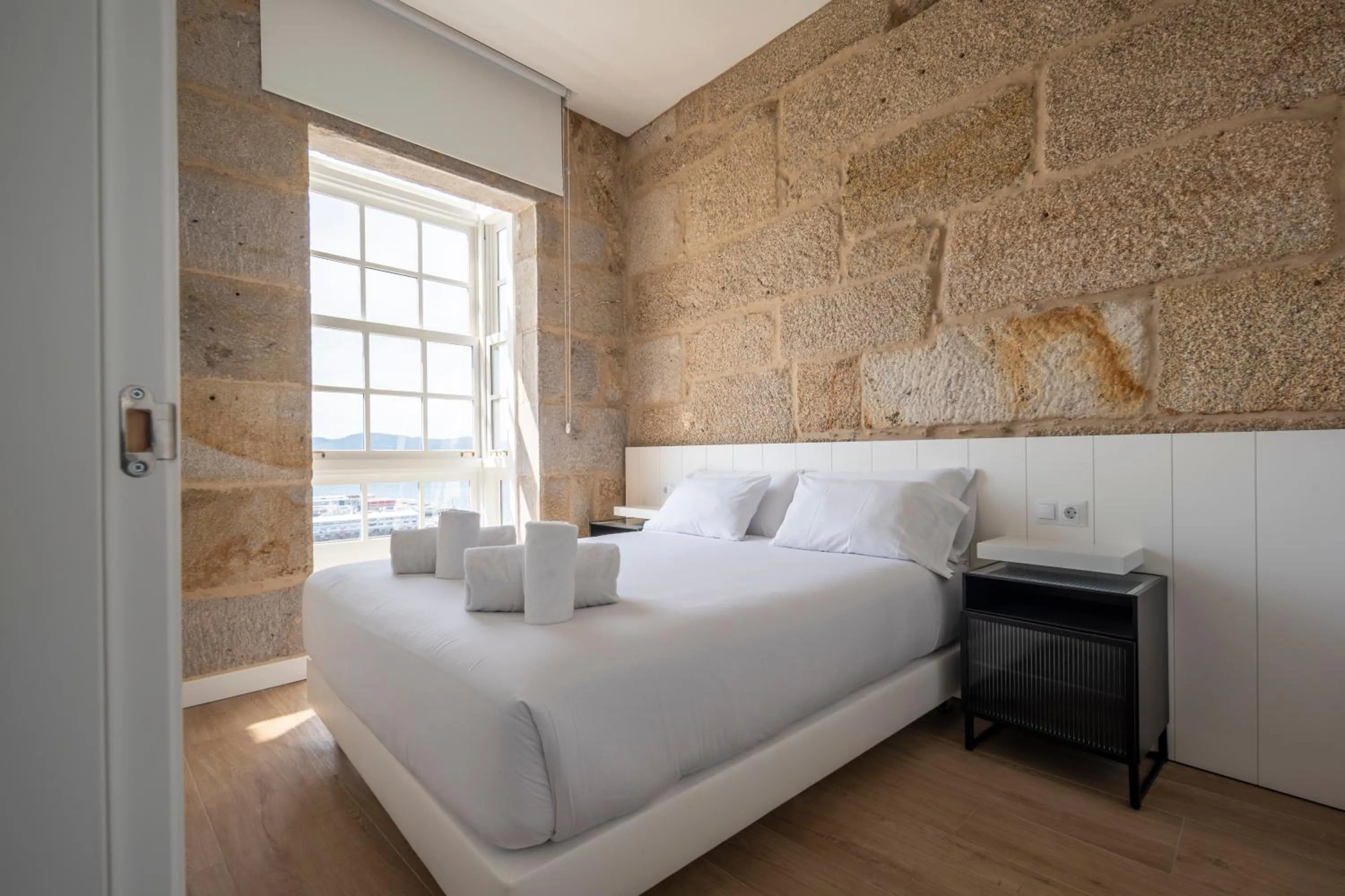 Bed in Bow Homes by Como en Casa