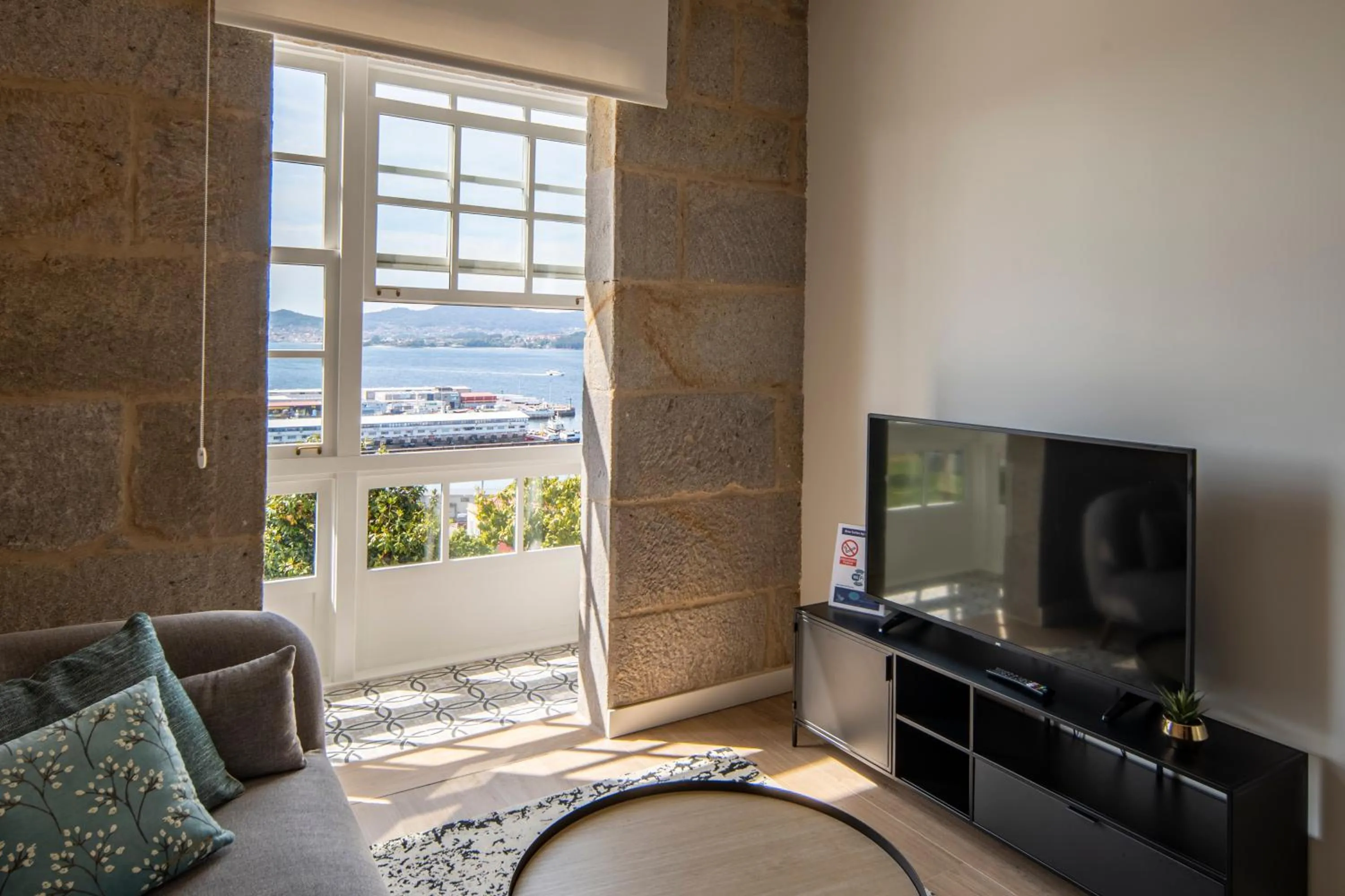 TV and multimedia in Bow Homes by Como en Casa