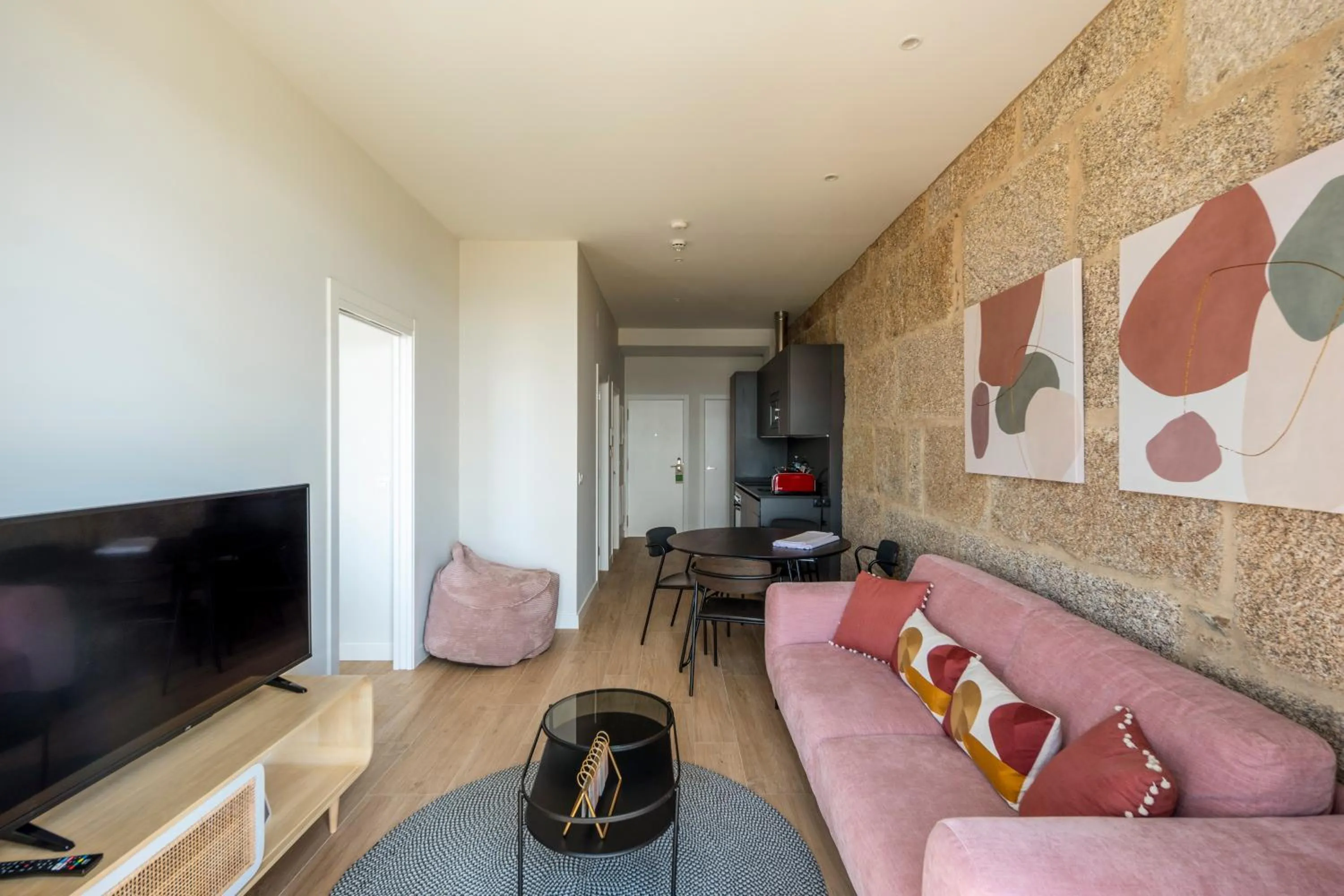 TV and multimedia in Bow Homes by Como en Casa