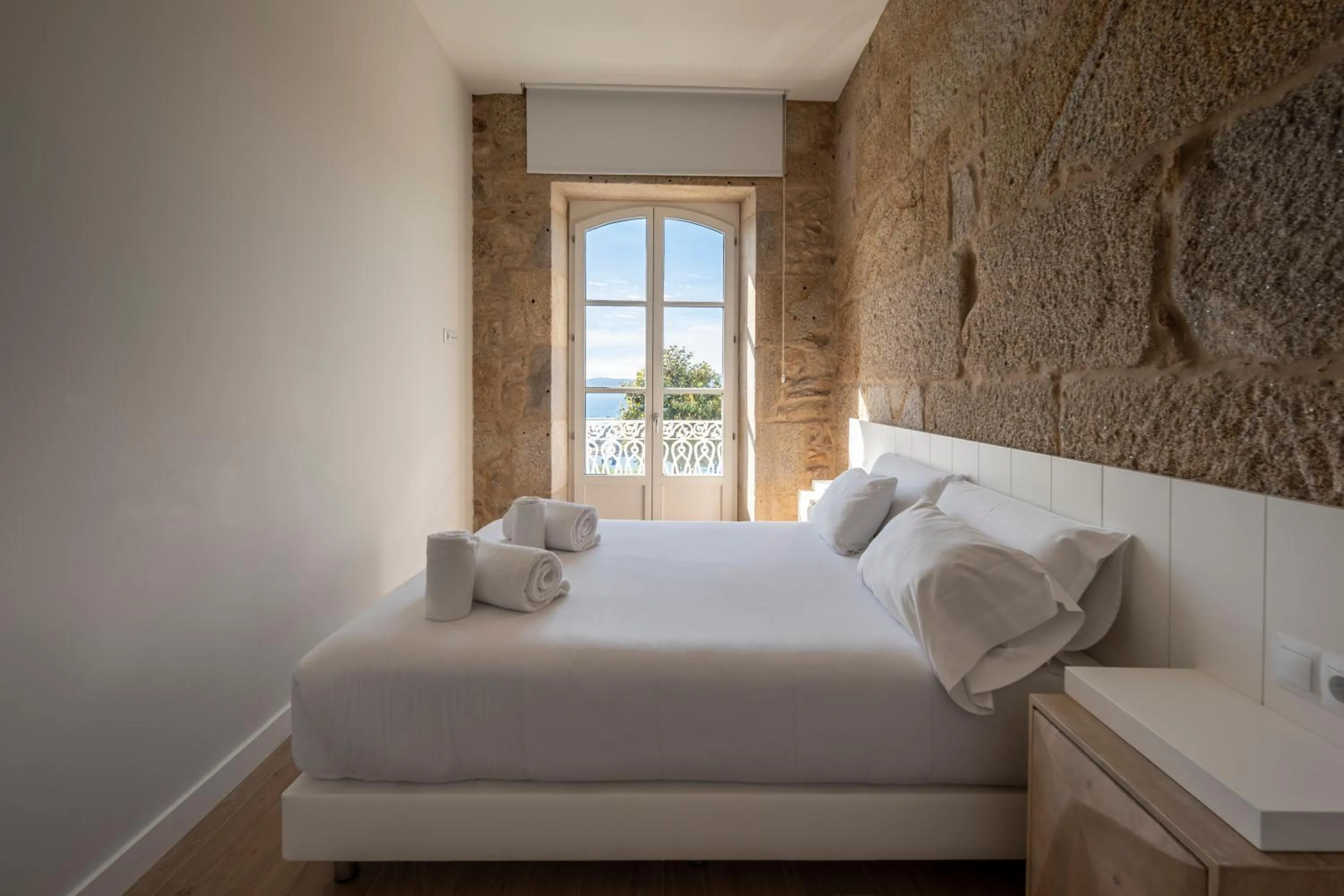 Bed in Bow Homes by Como en Casa