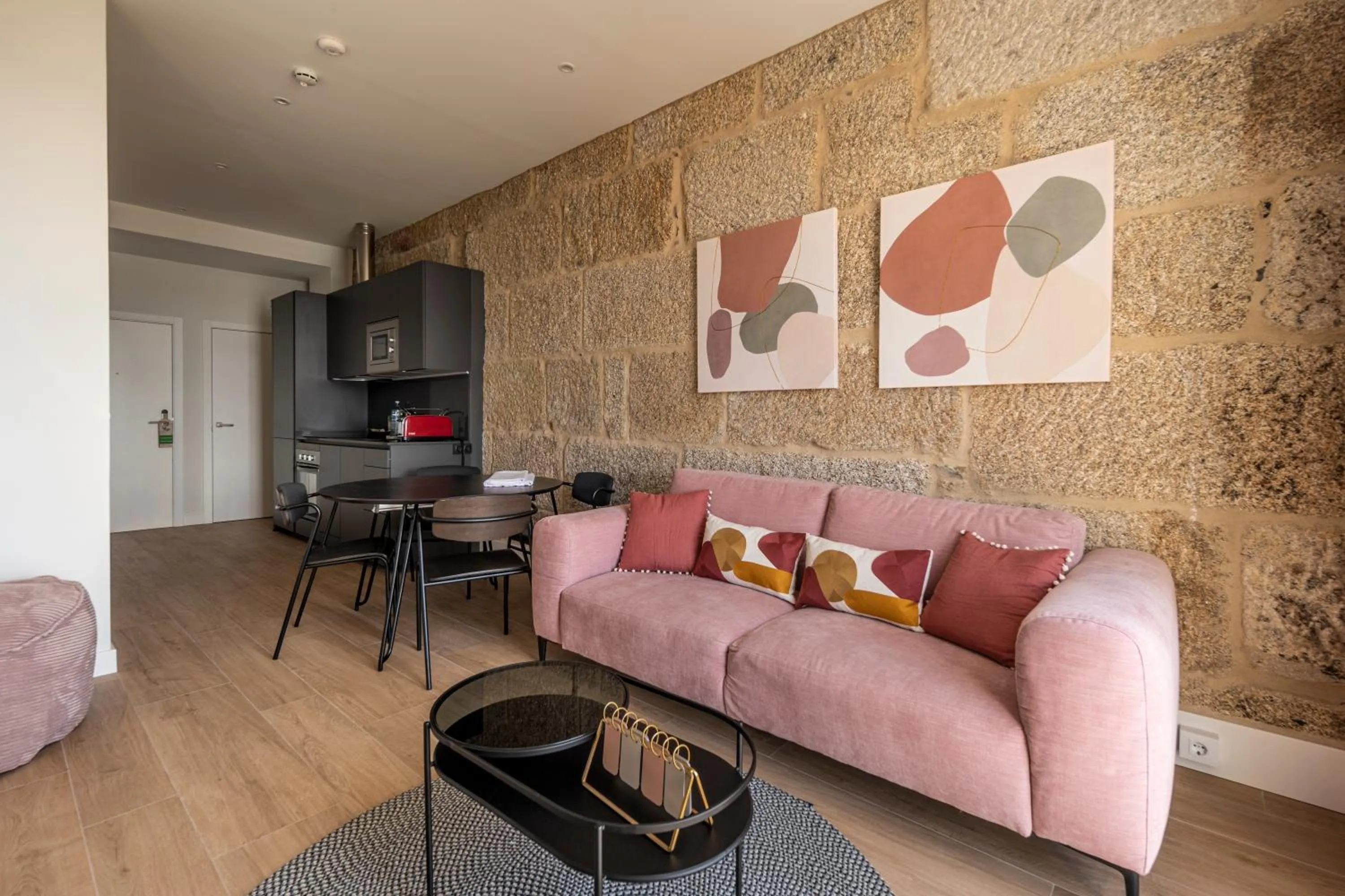 Living room in Bow Homes by Como en Casa
