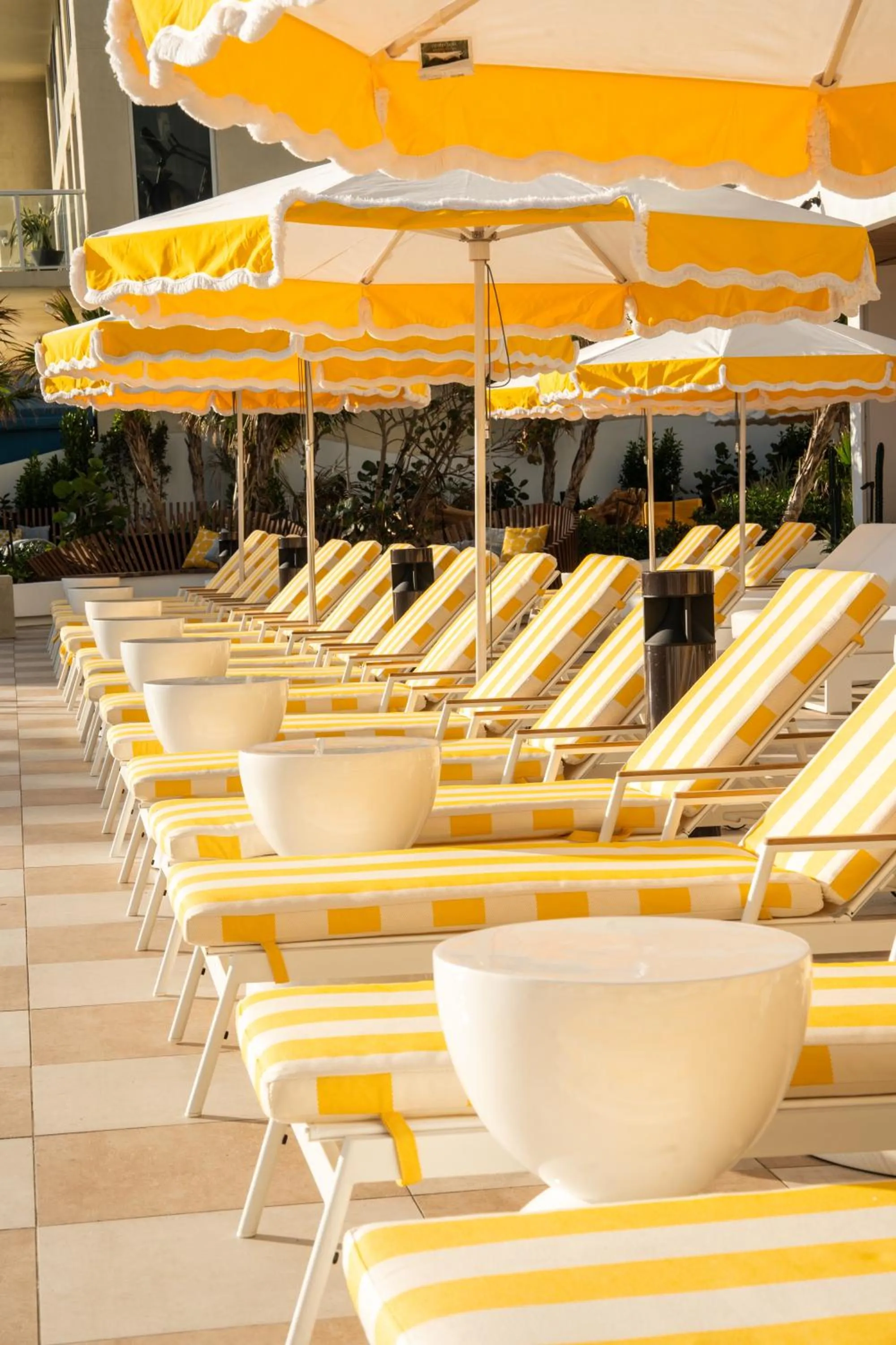 Swimming pool in Newport Beachside Hotel & Resort