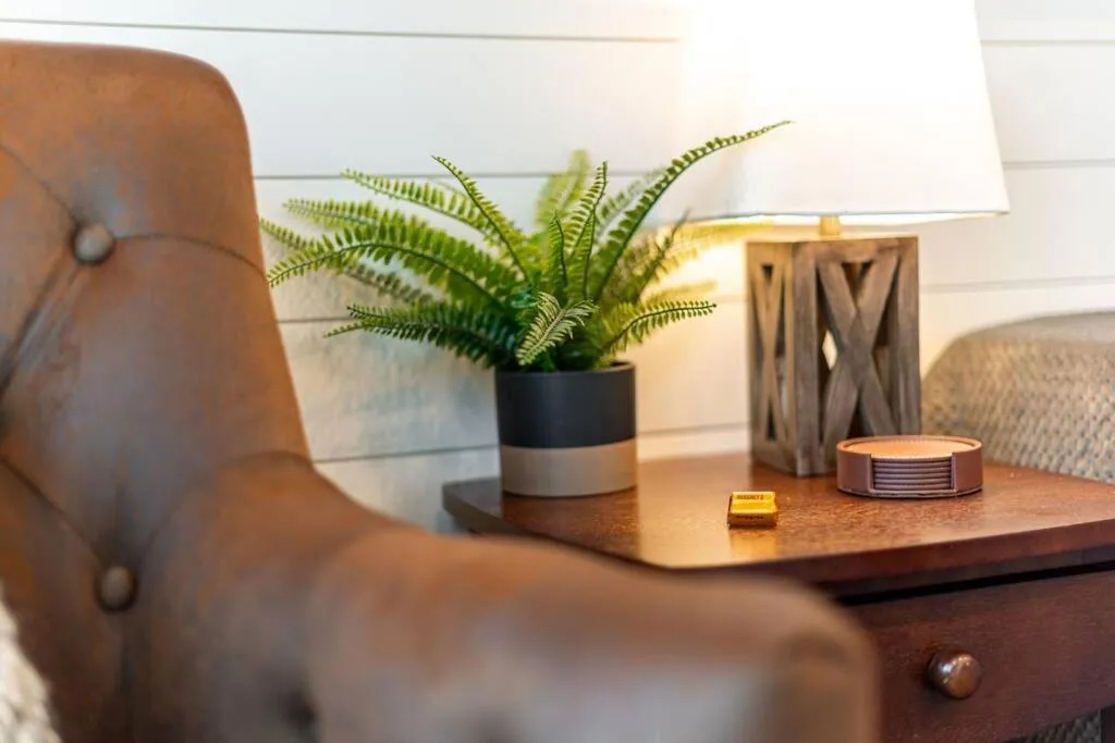 The Stable Tiny Container Home-12 min to Magnolia