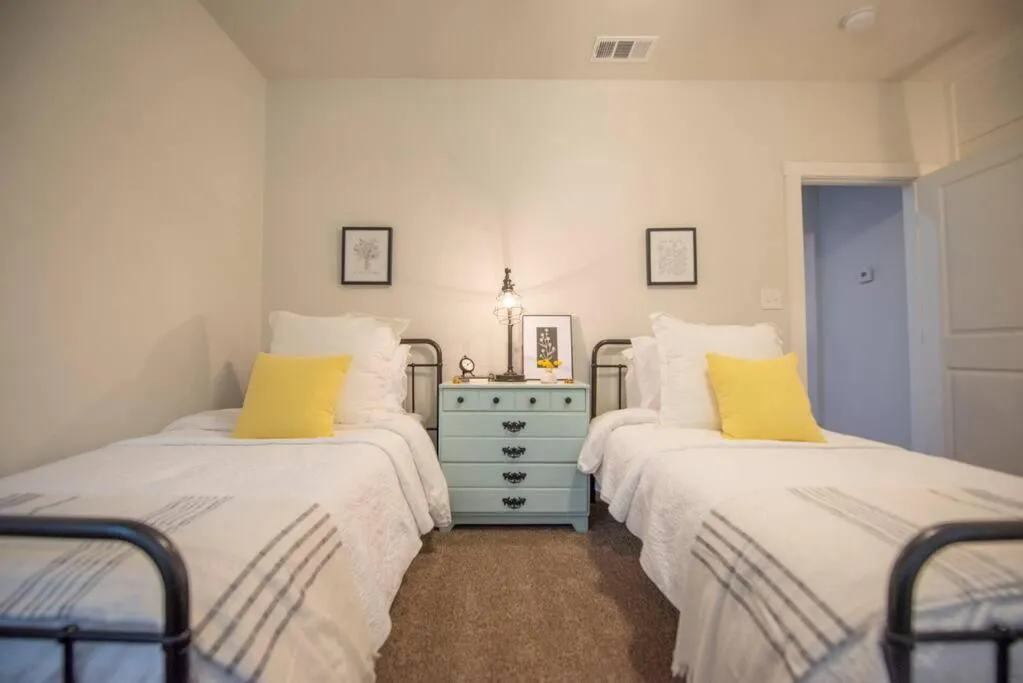 Bed in NEW-Ethel Rose Cottage-5 min to Magnolia Silos