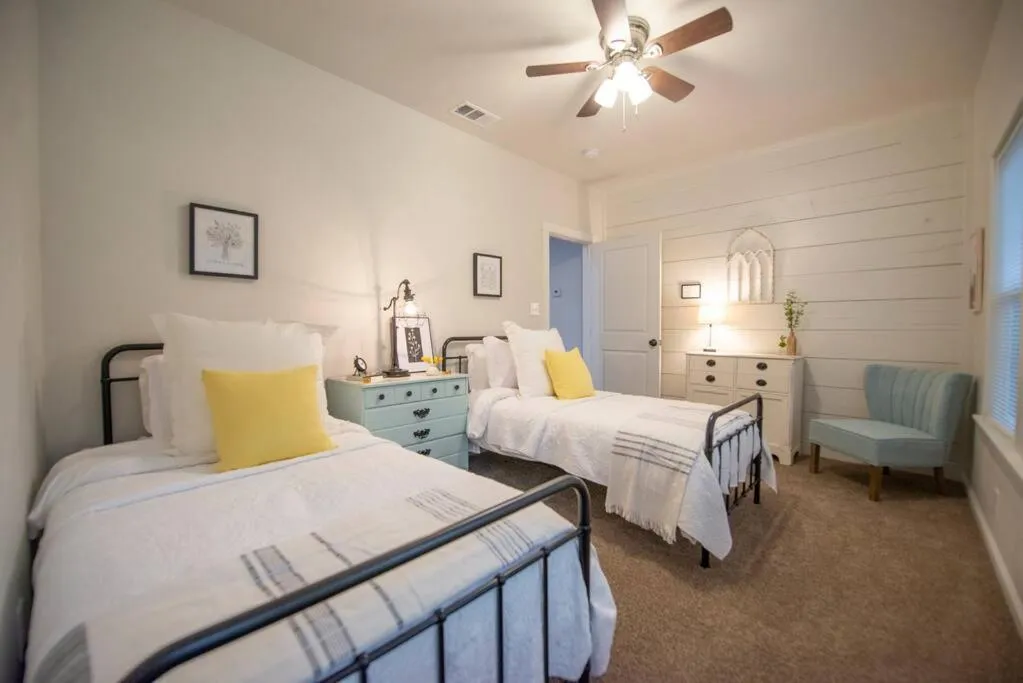 Bed in NEW-Ethel Rose Cottage-5 min to Magnolia Silos