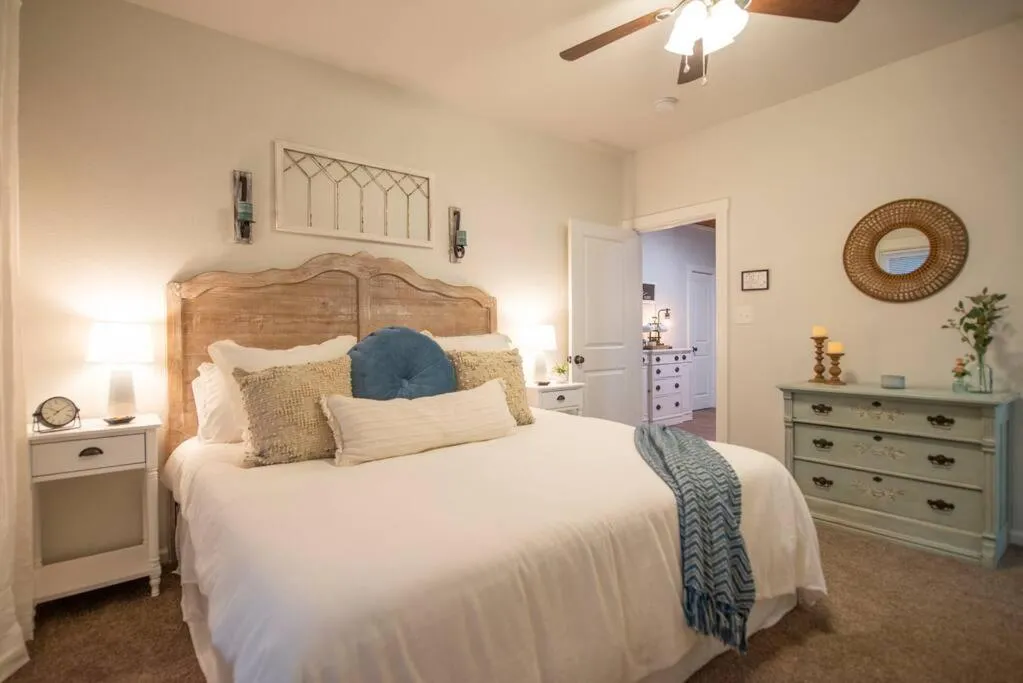 Bed in NEW-Ethel Rose Cottage-5 min to Magnolia Silos