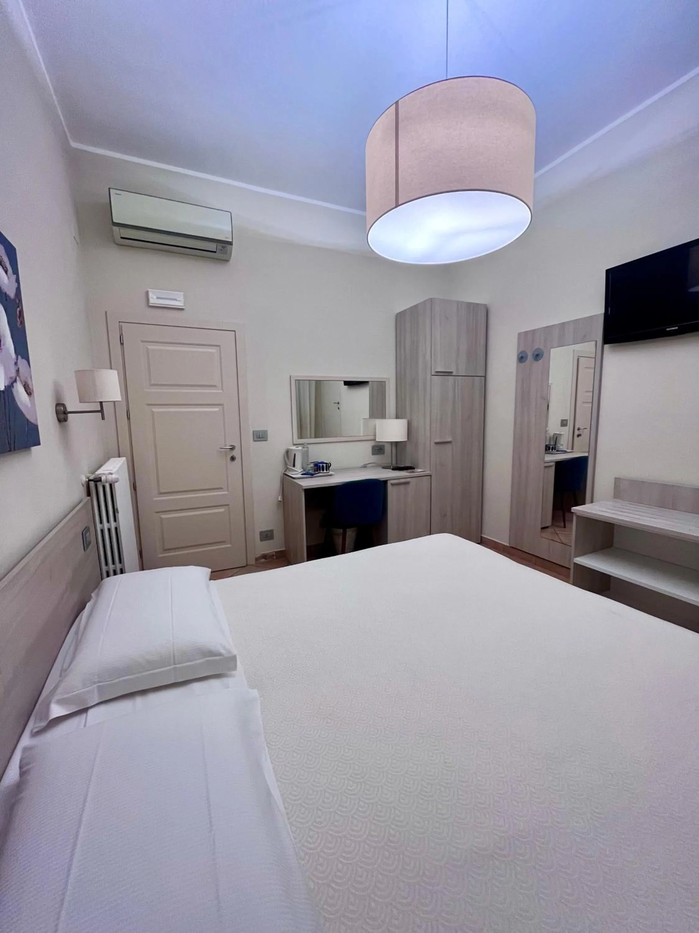 TV and multimedia, Bed in Albergo Africa