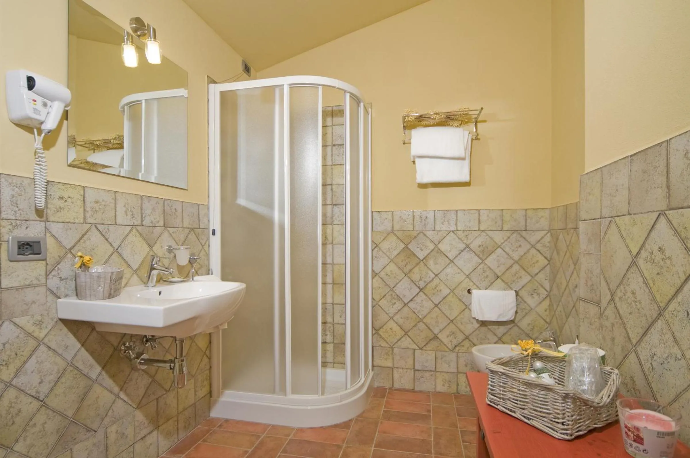 Shower in Albergo Africa