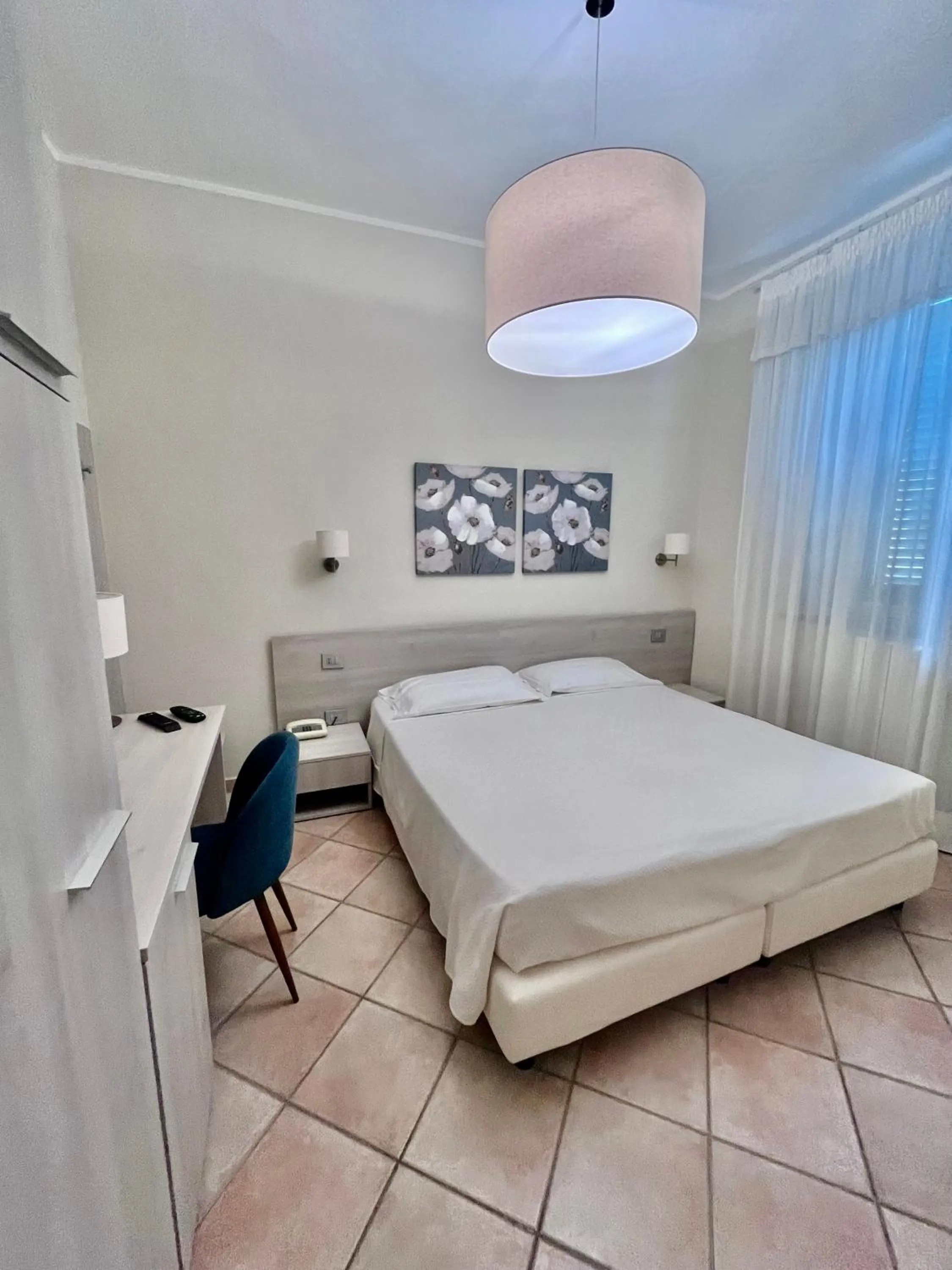 Photo of the whole room, Bed in Albergo Africa