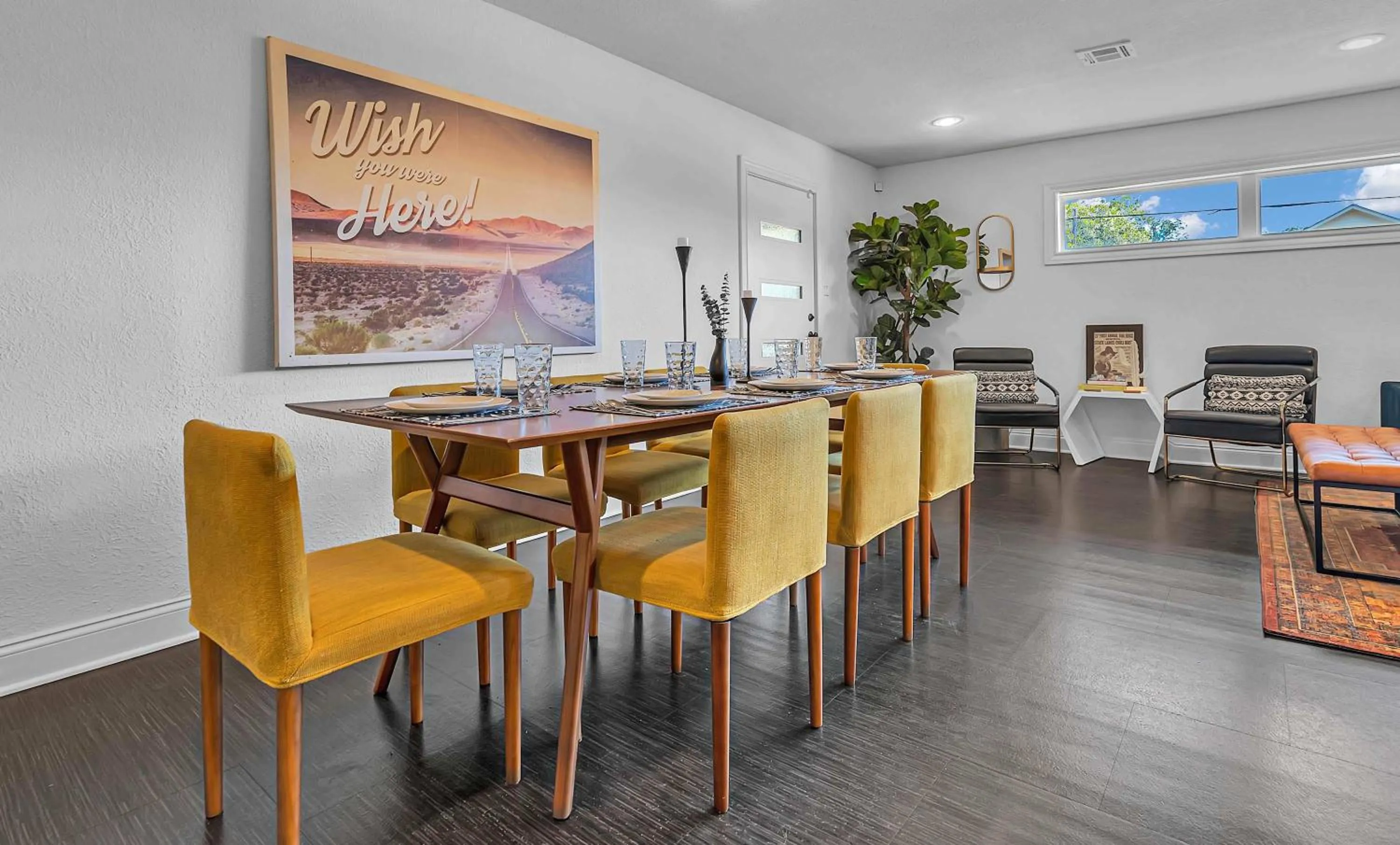 New-The Mod Poppy Large home 10 minutes from it all