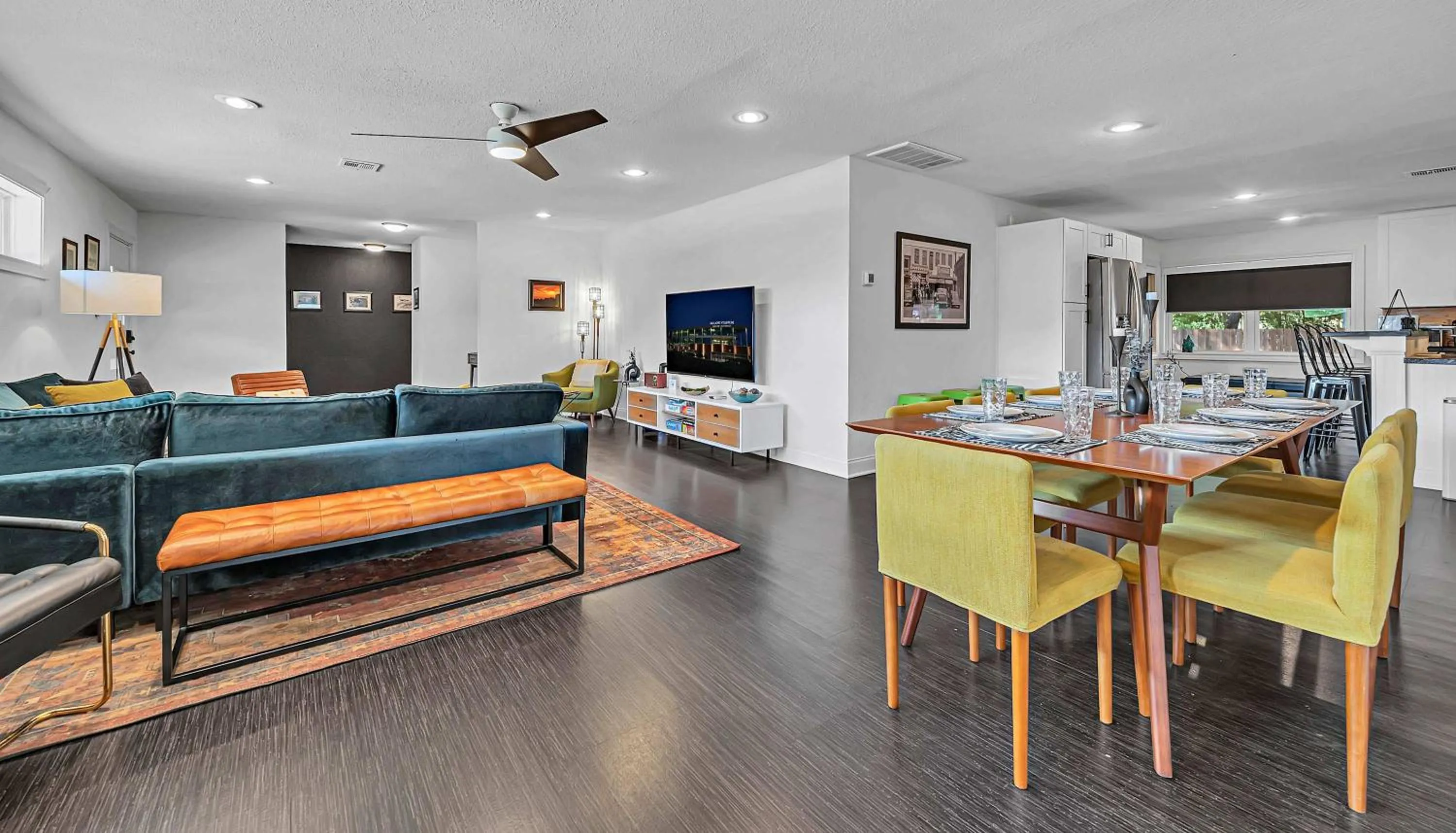 New-The Mod Poppy Large home 10 minutes from it all