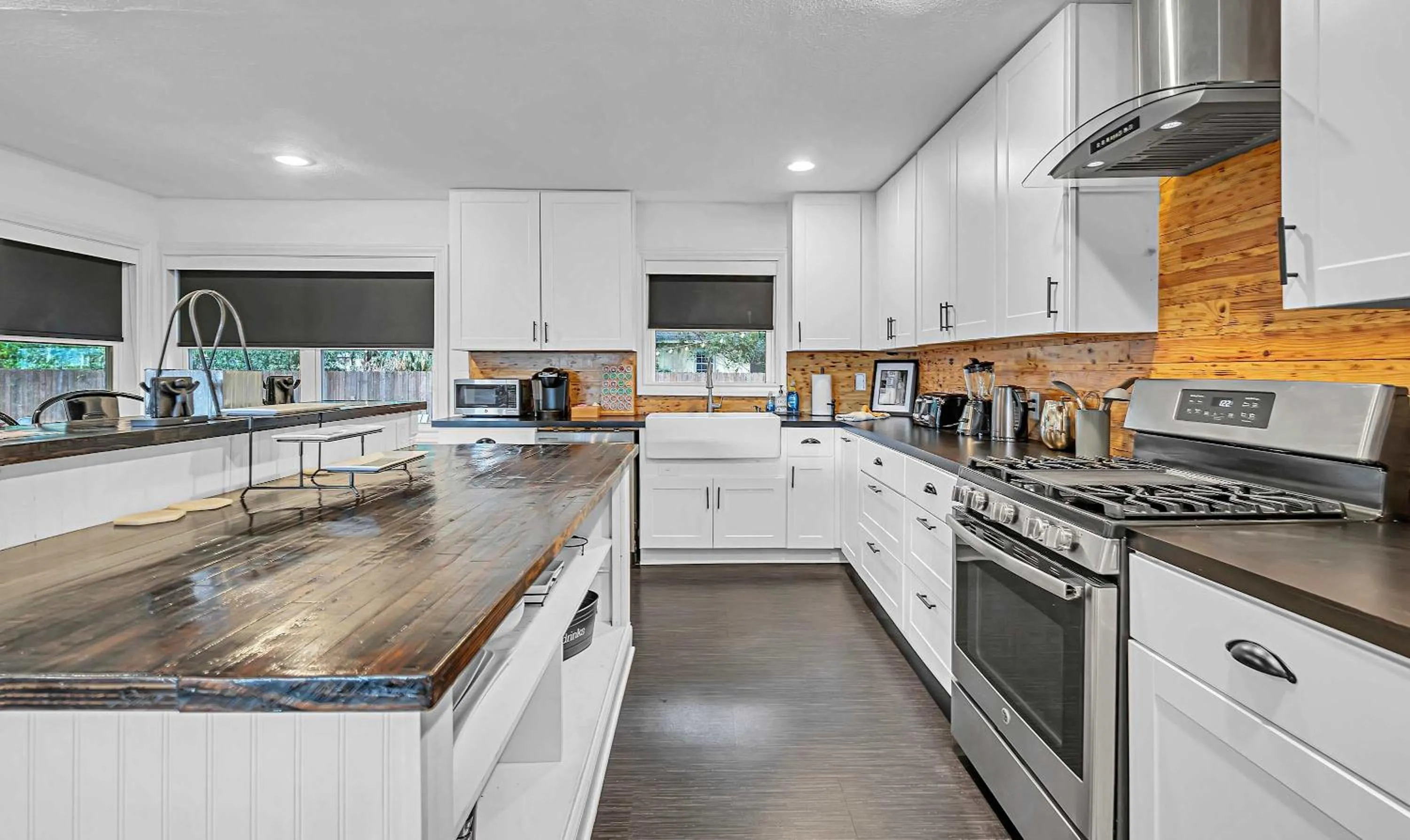 New-The Mod Poppy Large home 10 minutes from it all