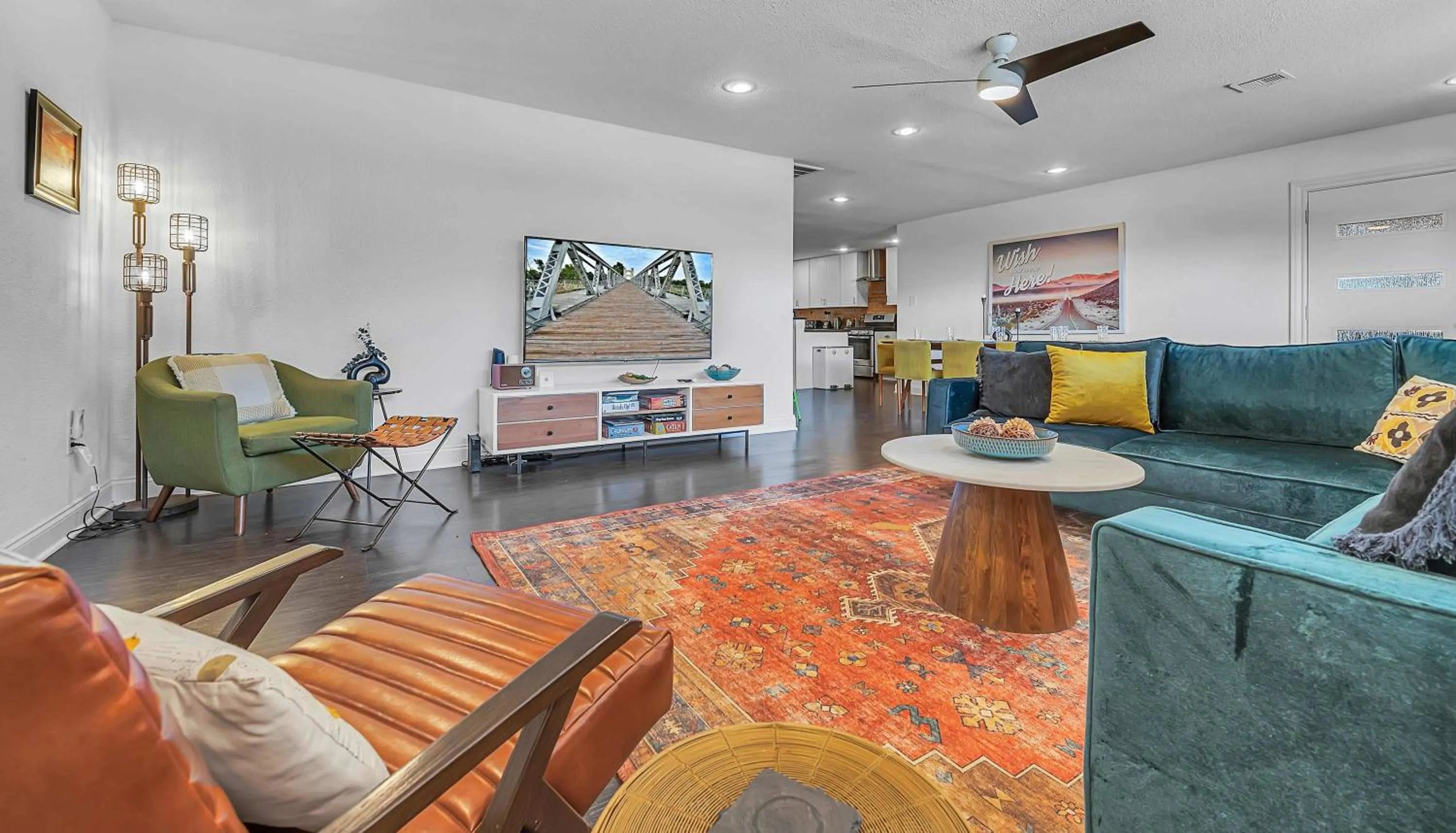 New-The Mod Poppy Large home 10 minutes from it all