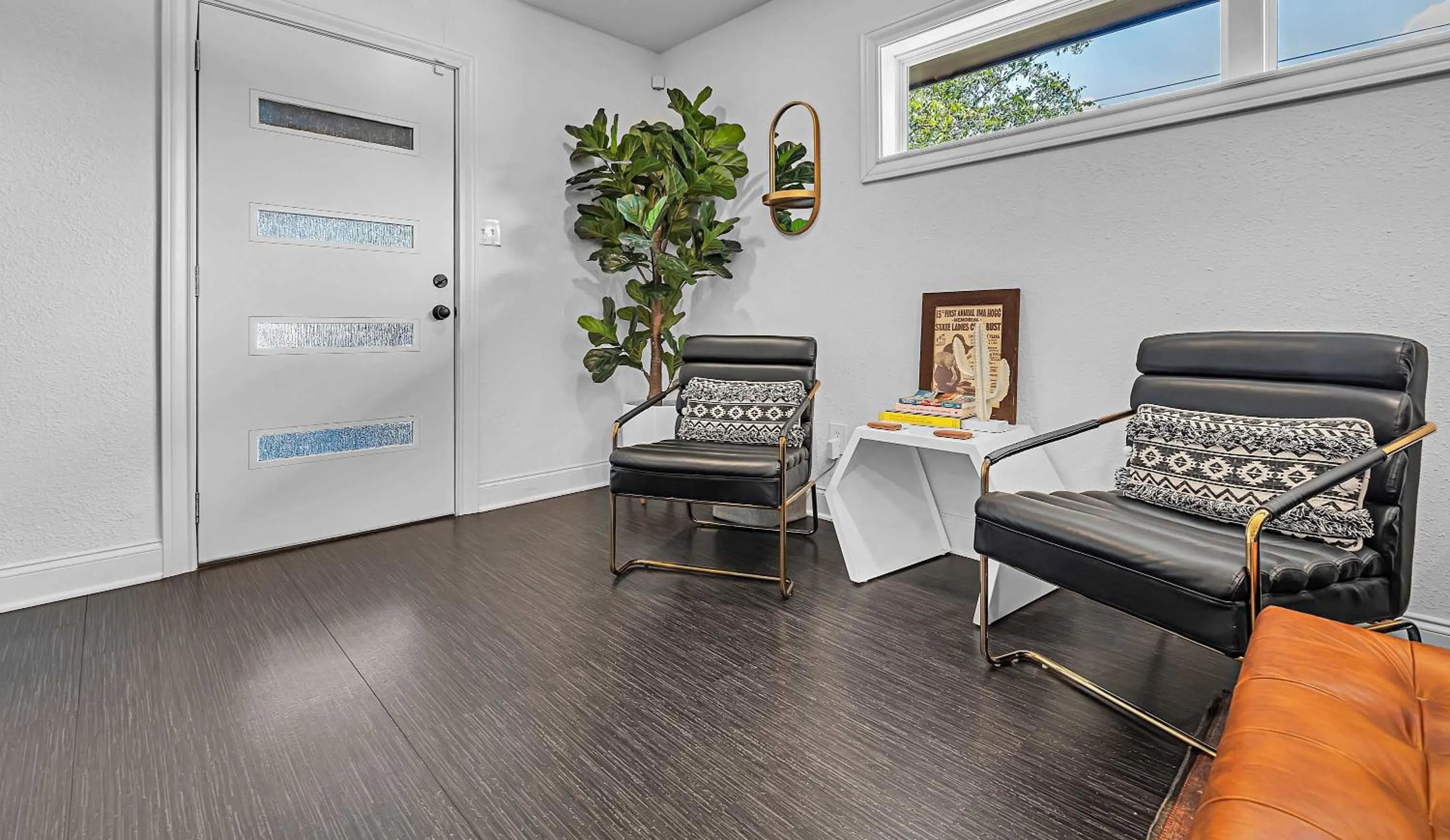 New-The Mod Poppy Large home 10 minutes from it all