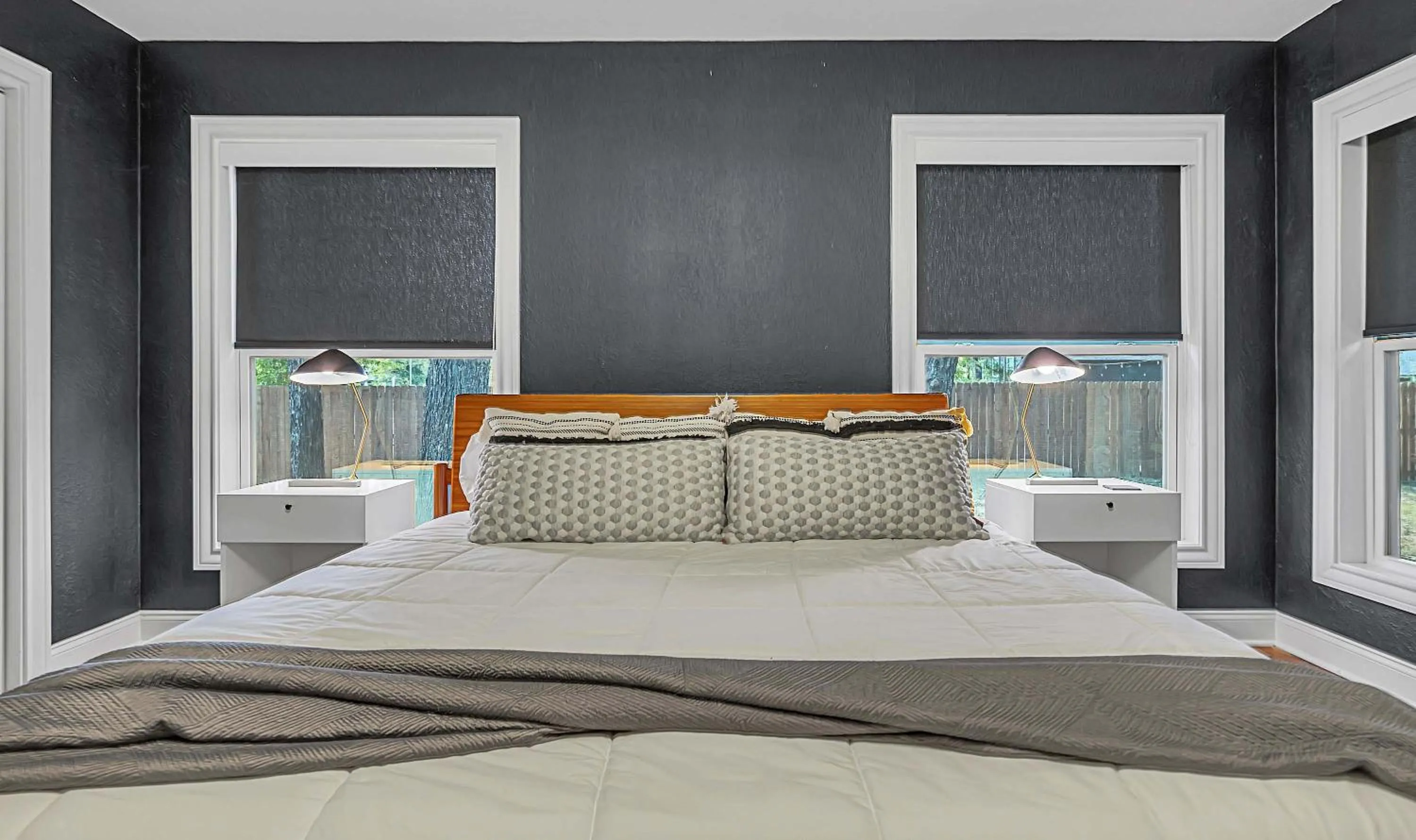 Bed in New-The Mod Poppy Large home 10 minutes from it all