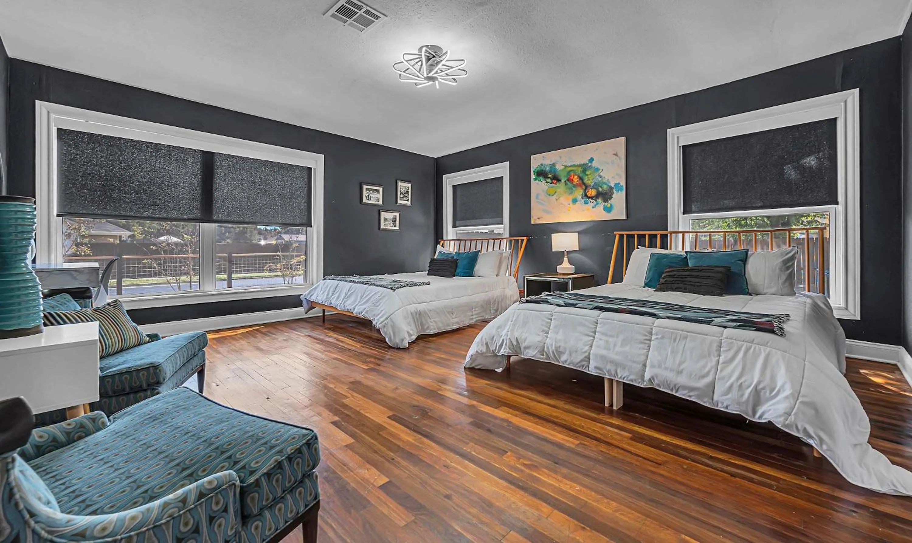 Bed in New-The Mod Poppy Large home 10 minutes from it all