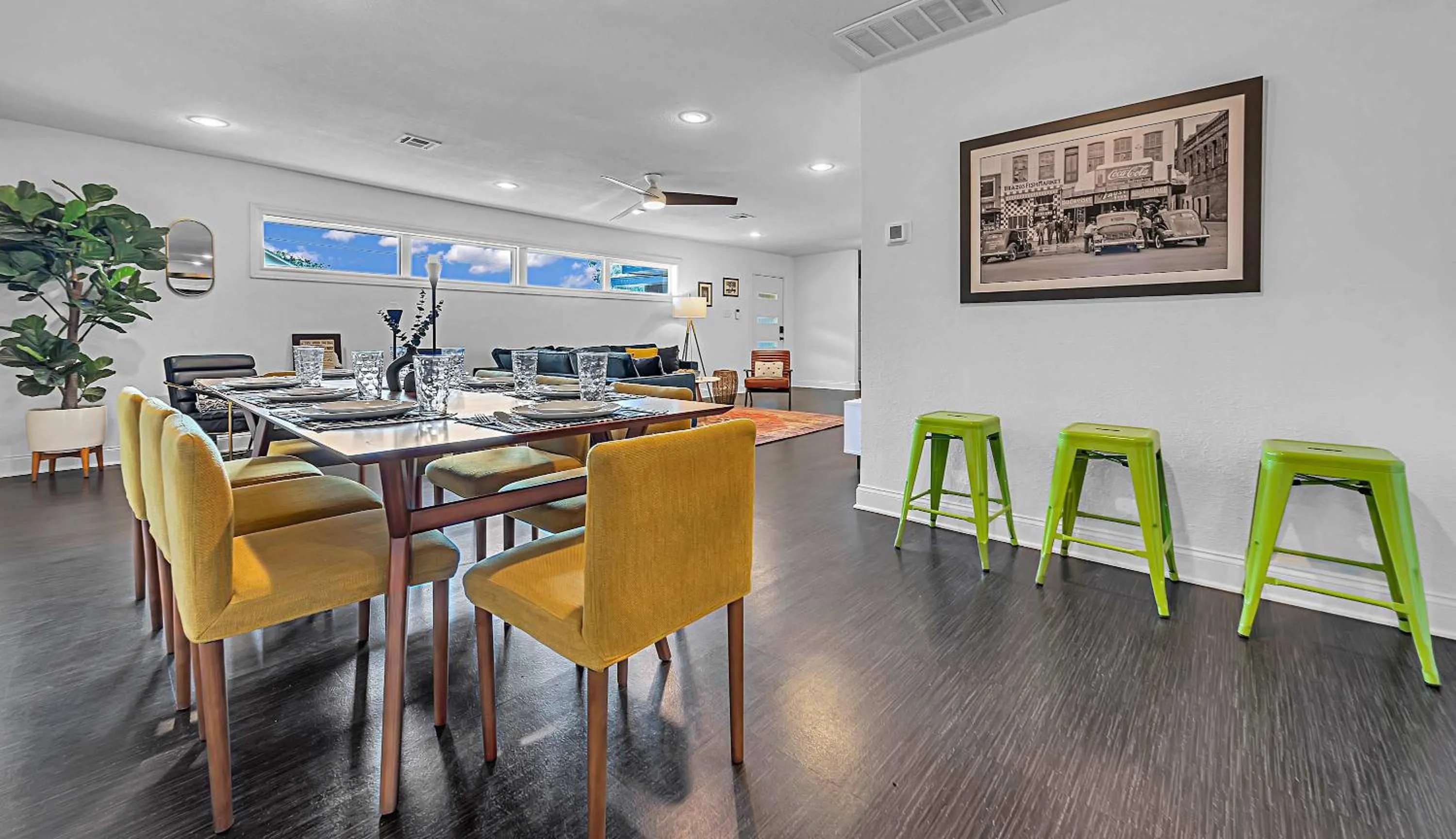 New-The Mod Poppy Large home 10 minutes from it all