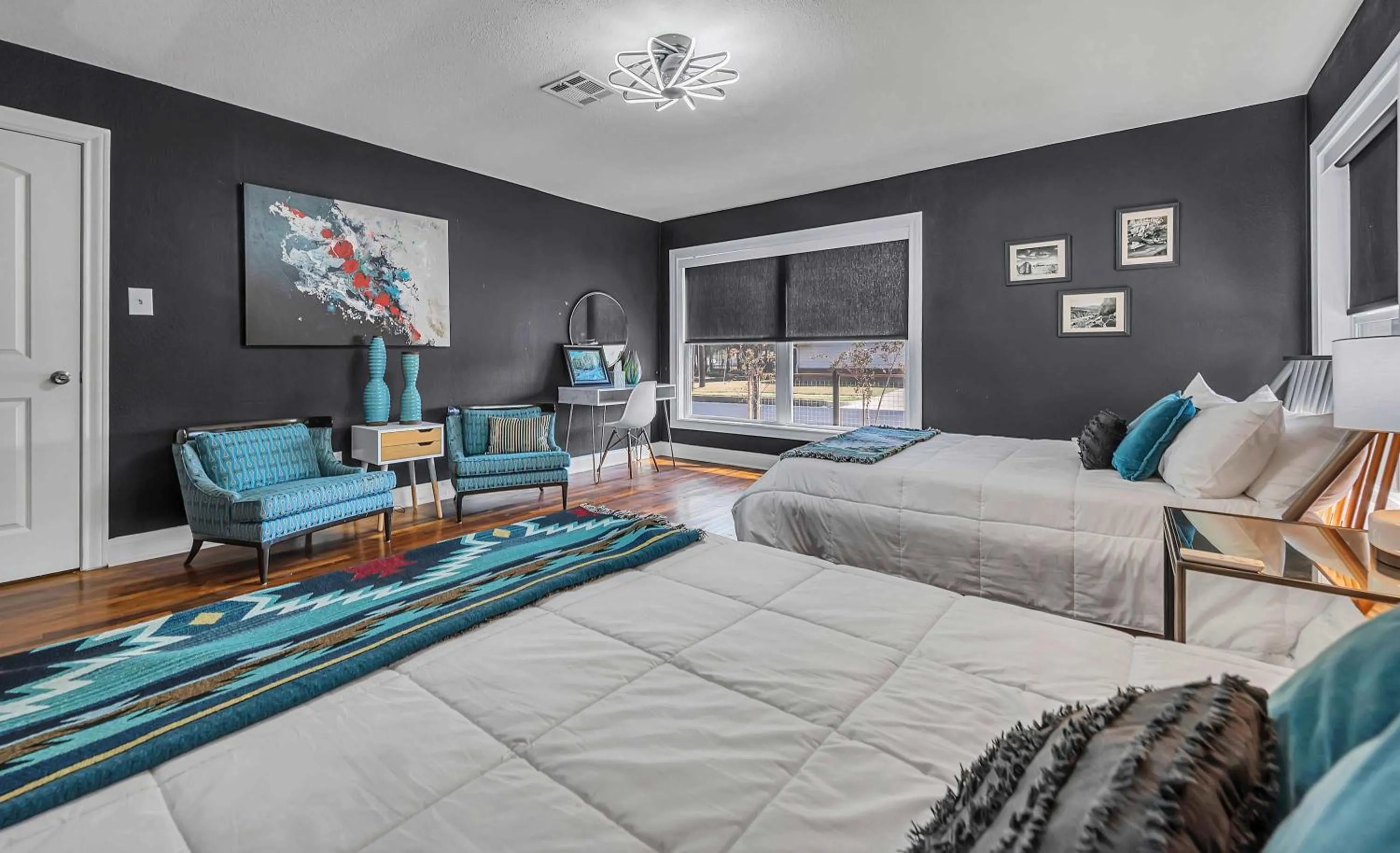 Bed in New-The Mod Poppy Large home 10 minutes from it all